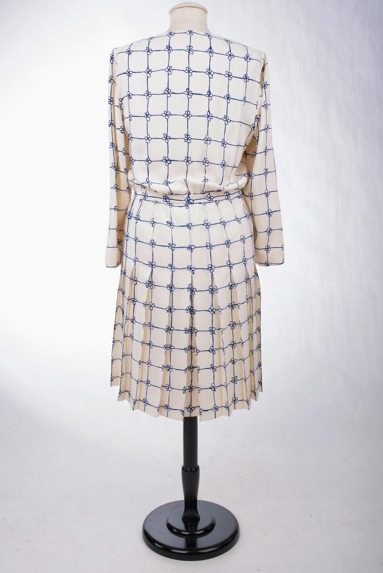A Mademoiselle Chanel Haute Couture Printed Crepe dress Number 61476 Circa 1960 11