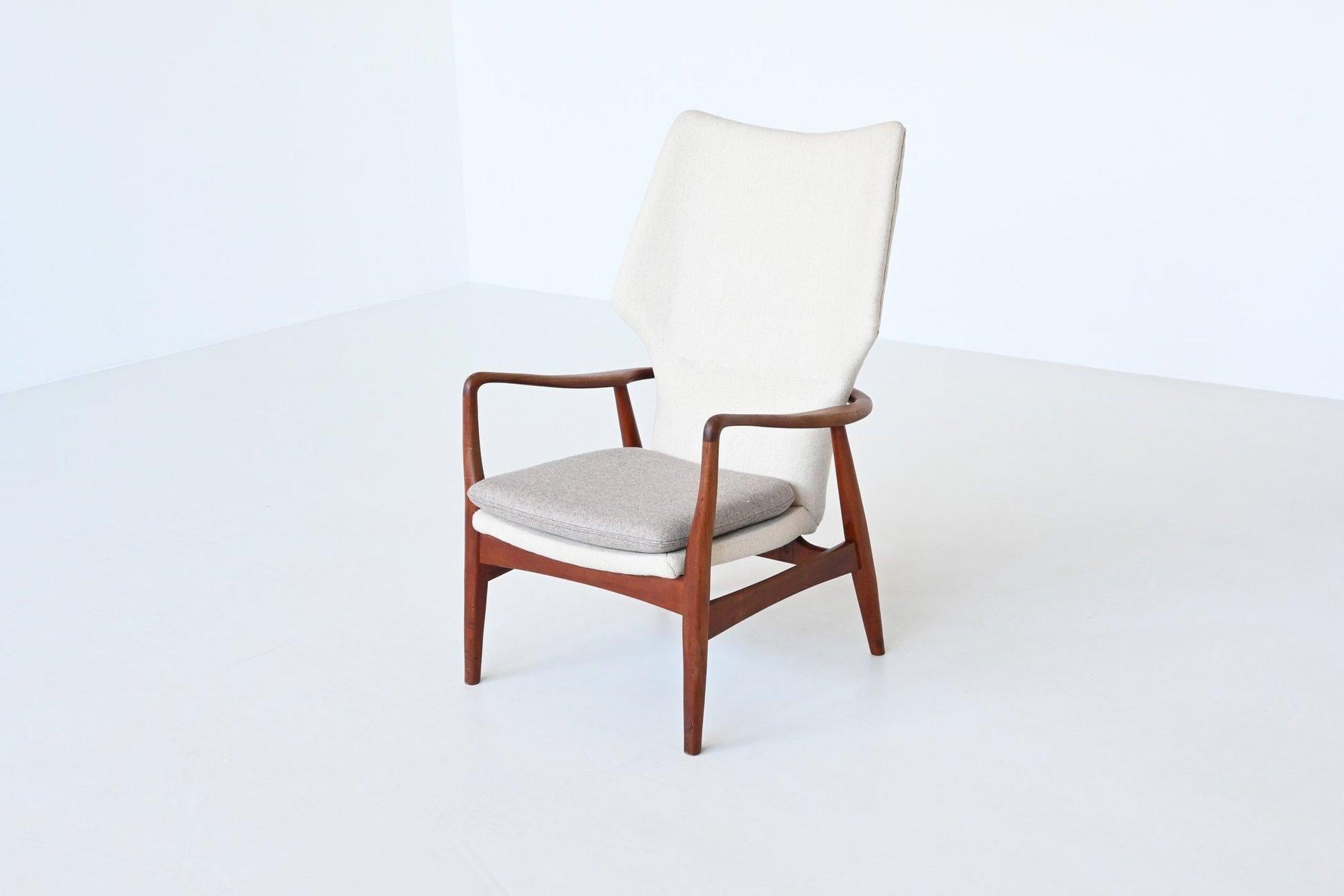 Magnifique chaise longue de forme modèle Kirsten conçue par les designers danois Arnold Madsen & Henry Schubell et fabriquée par Bovenkamp, Pays-Bas 1960. Arnold Madsen a travaillé pour Bovenkamp à la fin des années 1950 et au début des années 1960.