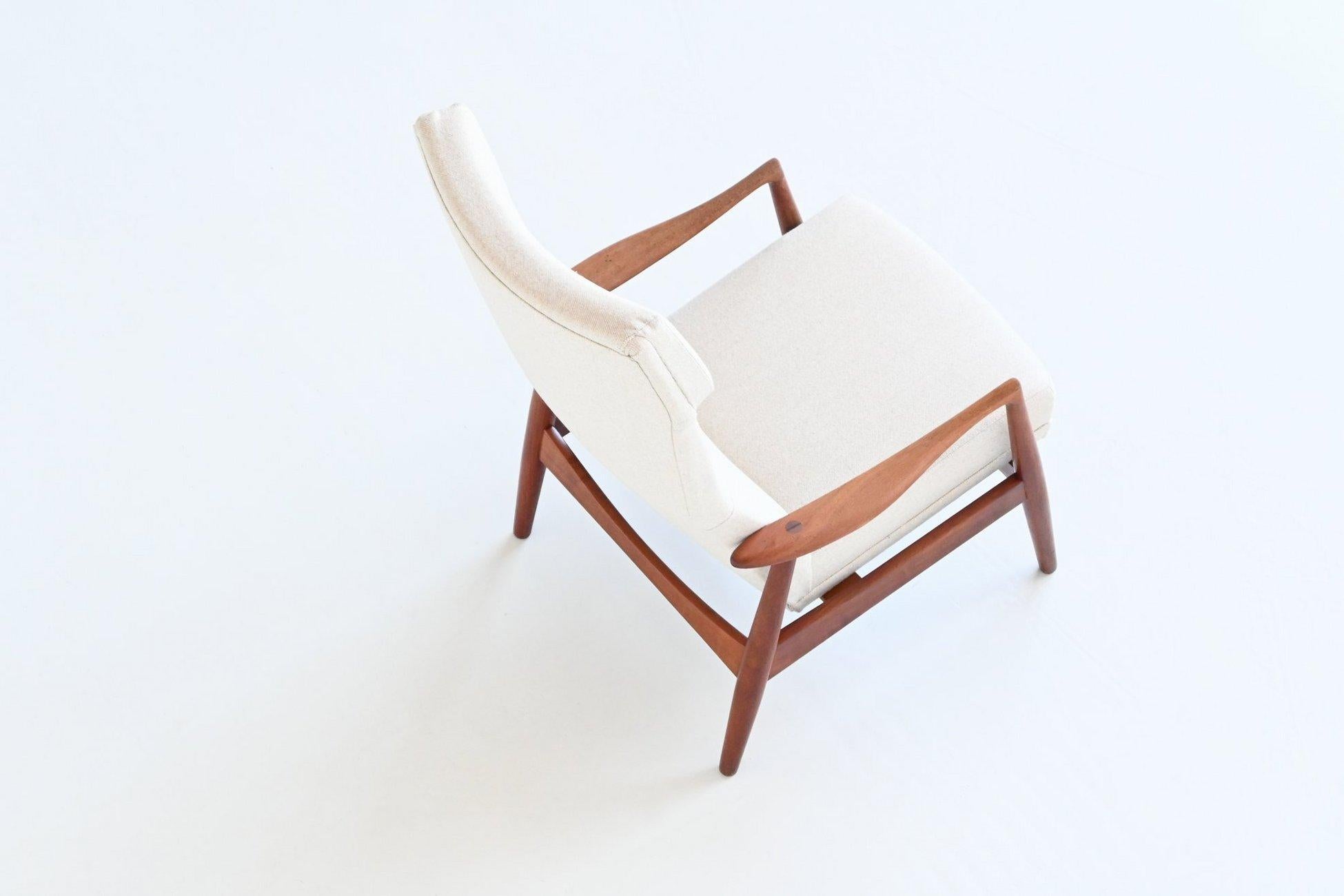A. Madsen & H. Schubell lounge chair “Tove” Bovenkamp The Netherlands 1960 For Sale 10
