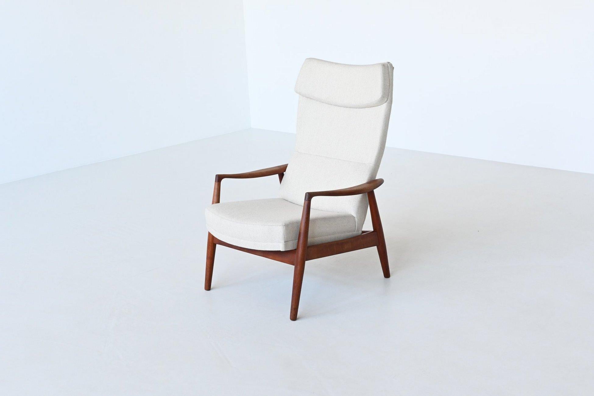 Magnifique chaise longue de forme modèle Tove conçue par les designers danois Arnold Madsen & Henry Schubell et fabriquée par Bovenkamp, Pays-Bas 1960. Arnold Madsen a travaillé pour Bovenkamp à la fin des années 1950 et au début des années 1960. Il