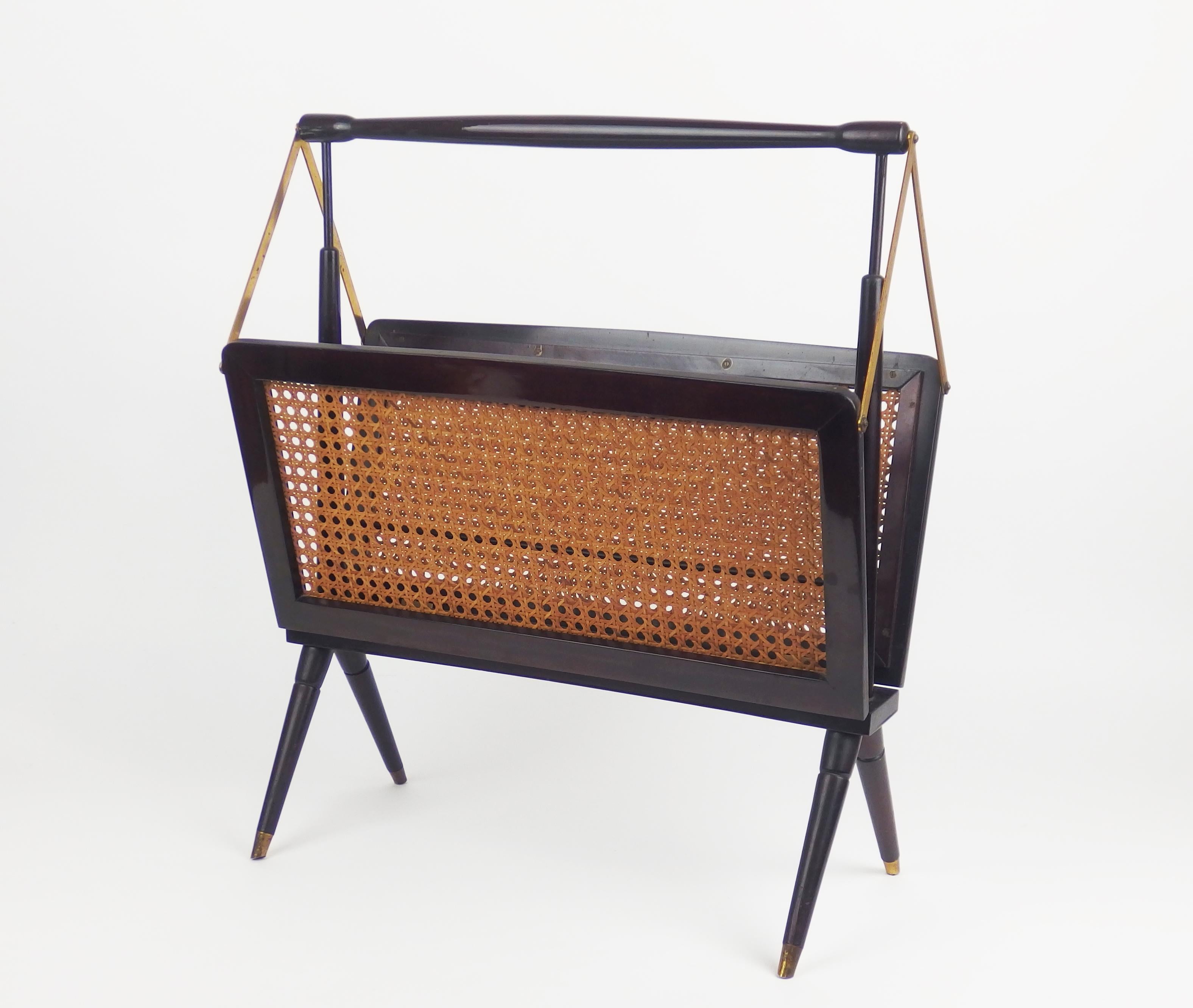 Magazine Rack Attributed to Cesare Lacca, Italy In Good Condition In Janvry, Essonne