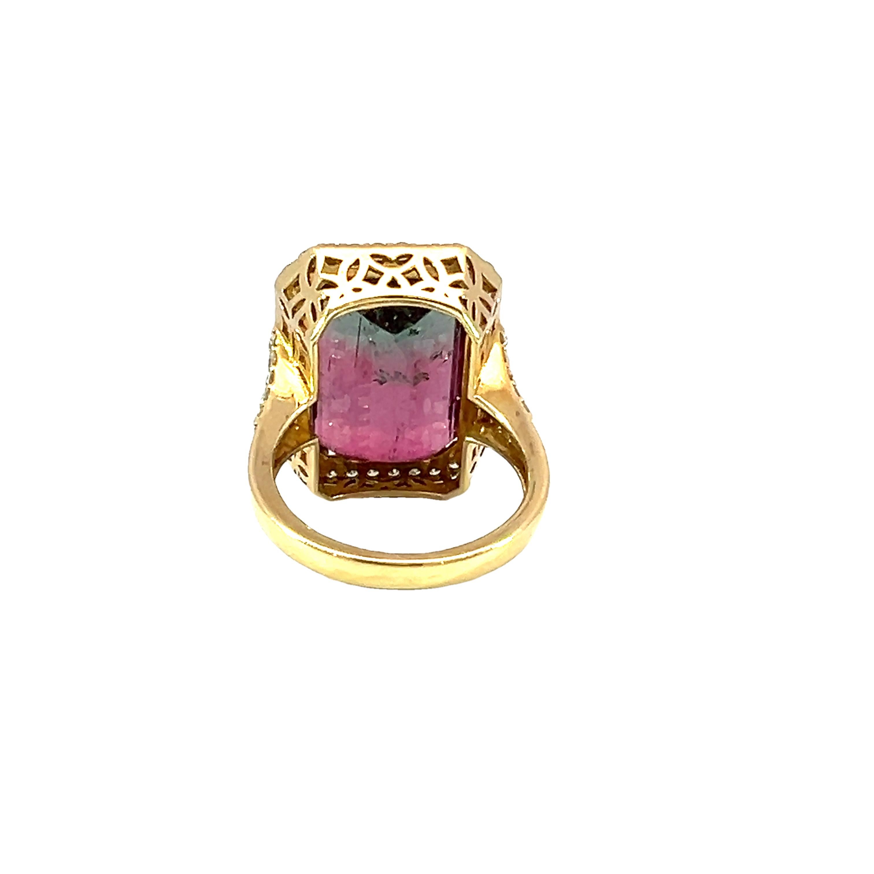 Un magnifico anello con tormalina e diamante in oro 18 carati in vendita 1