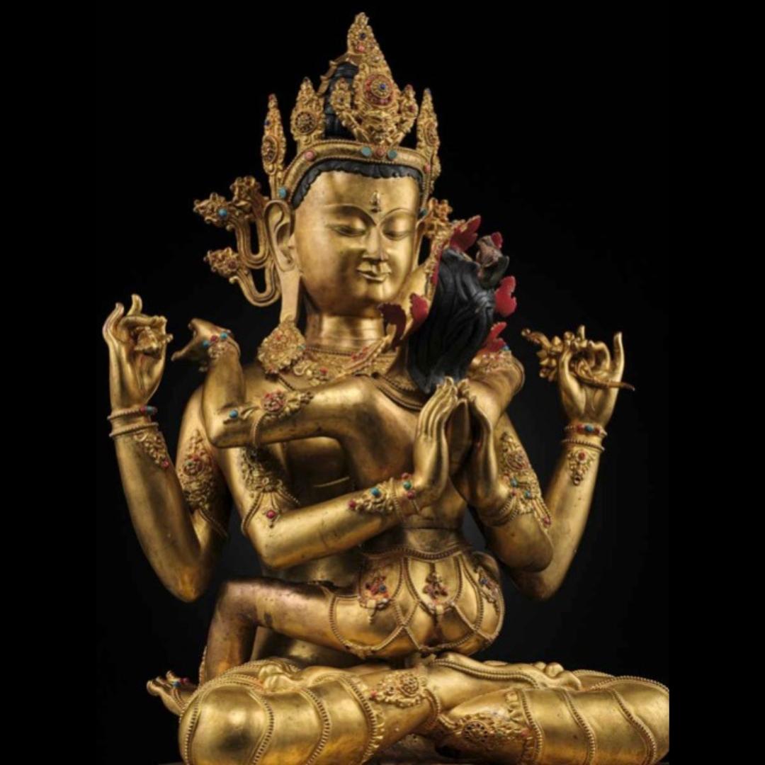 Chinois Magnifique et très grande figure en bronze doré de Shadakshari Lokeshvara en vente