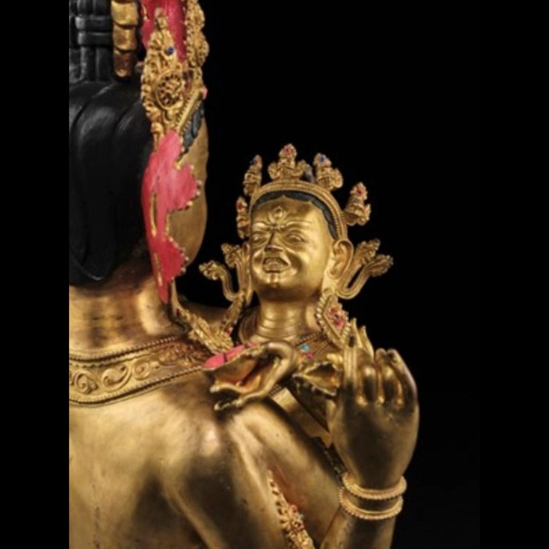 Magnifique et très grande figure en bronze doré de Shadakshari Lokeshvara Bon état - En vente à London, GB