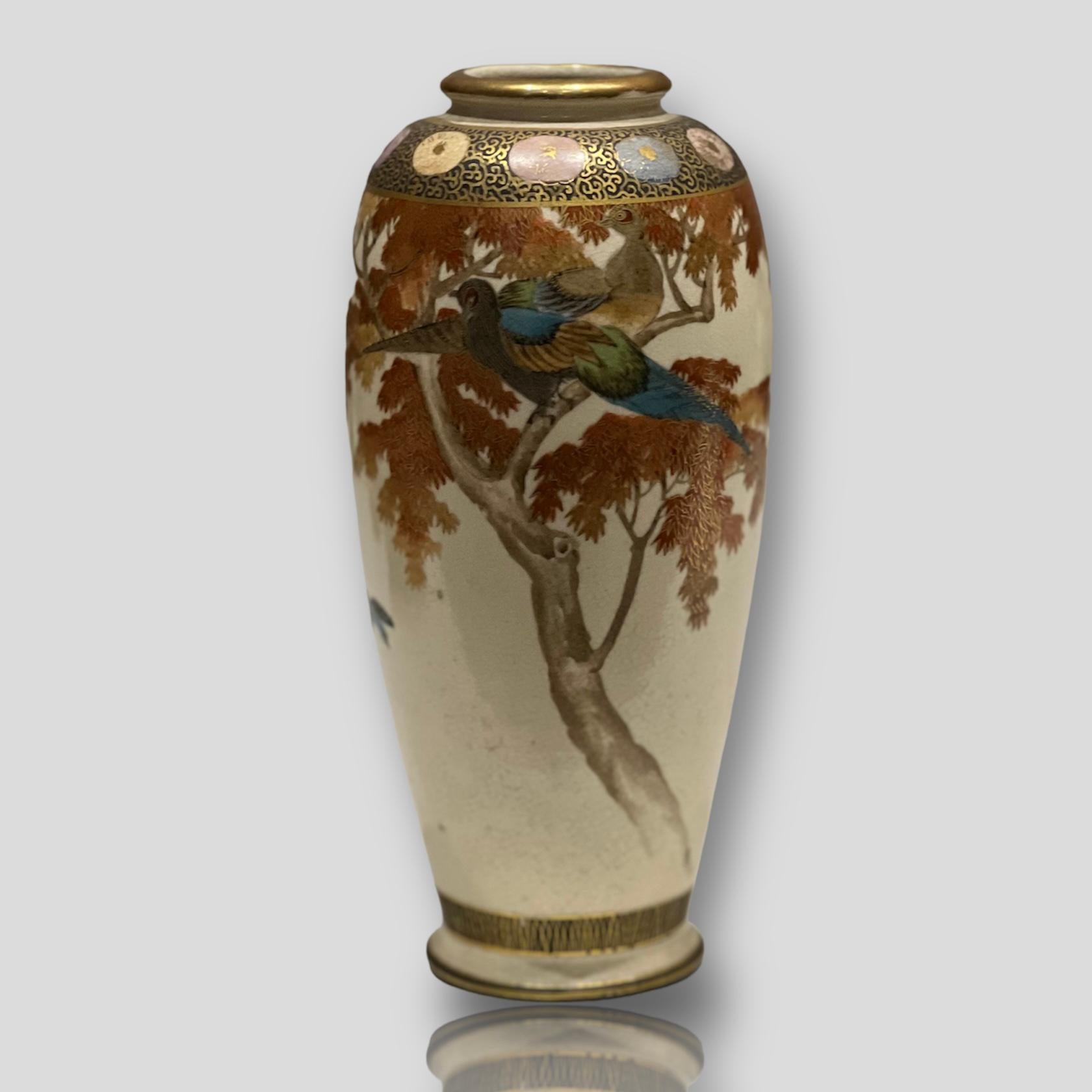 Prächtige antike japanische Satsuma-Vase, Meiji-Ära, signiert (Handbemalt) im Angebot
