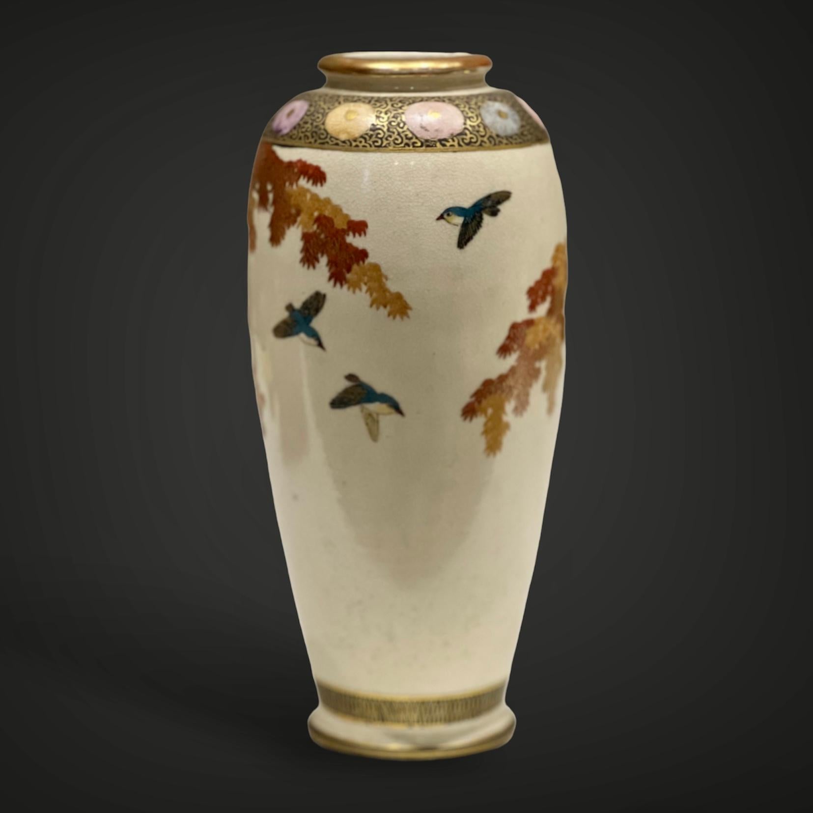 Prächtige antike japanische Satsuma-Vase, Meiji-Ära, signiert (19. Jahrhundert) im Angebot