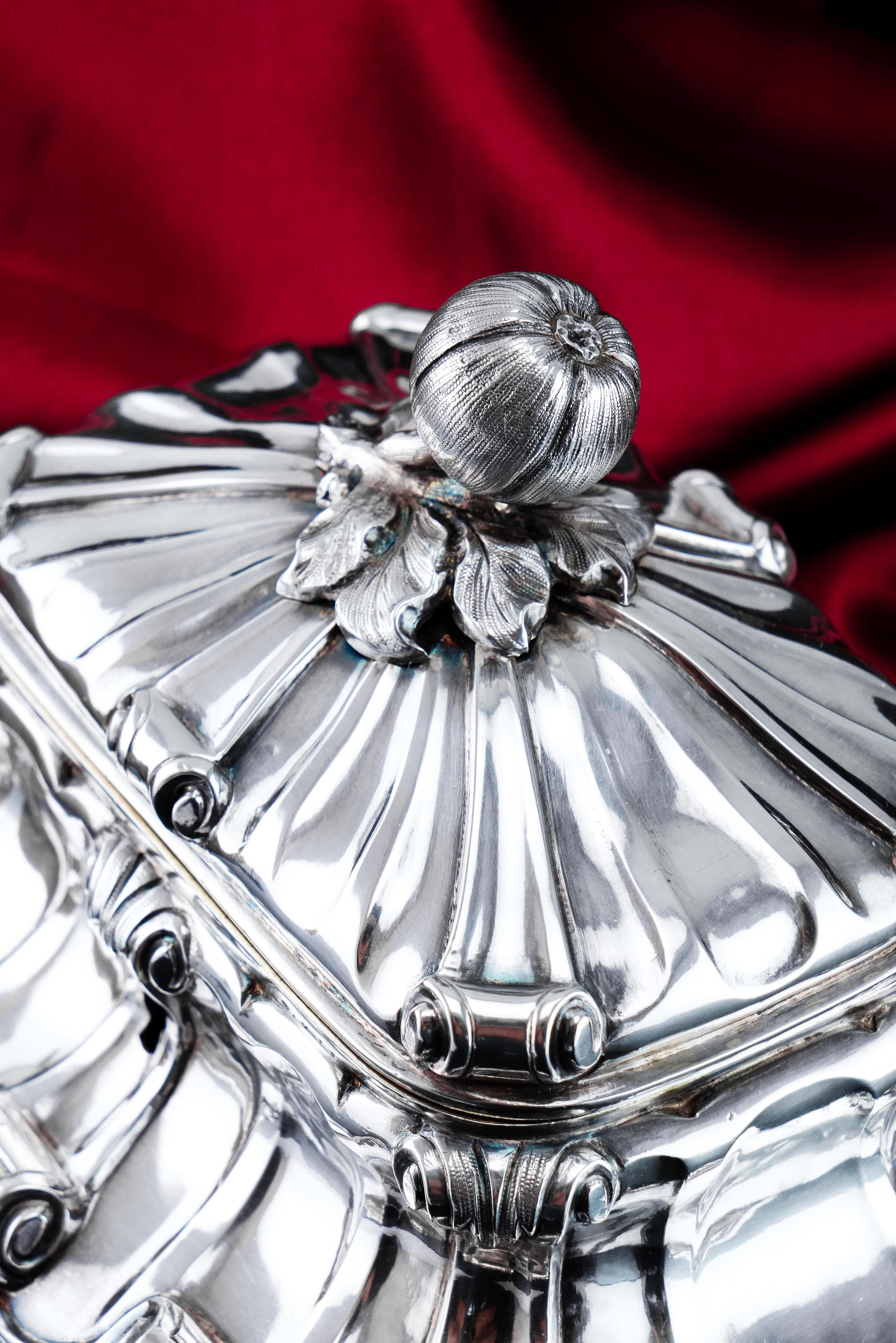 A Magnificent Antique Solid Silver Tea Caddy/Sugar Box Large & Heavy - 19th c. For Sale 6