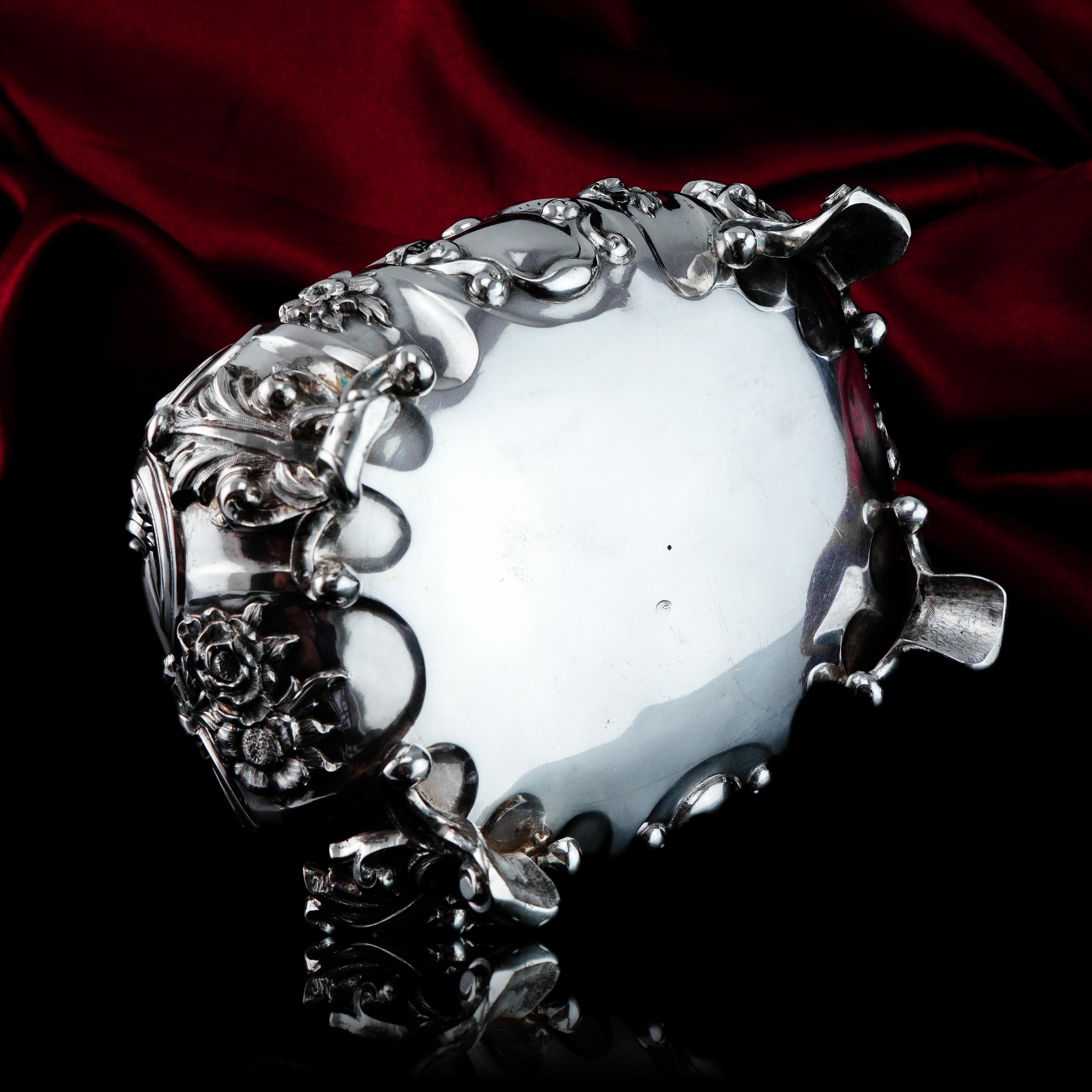 A Magnificent Antique Solid Silver Tea Caddy/Sugar Box Large & Heavy - 19th c. For Sale 8