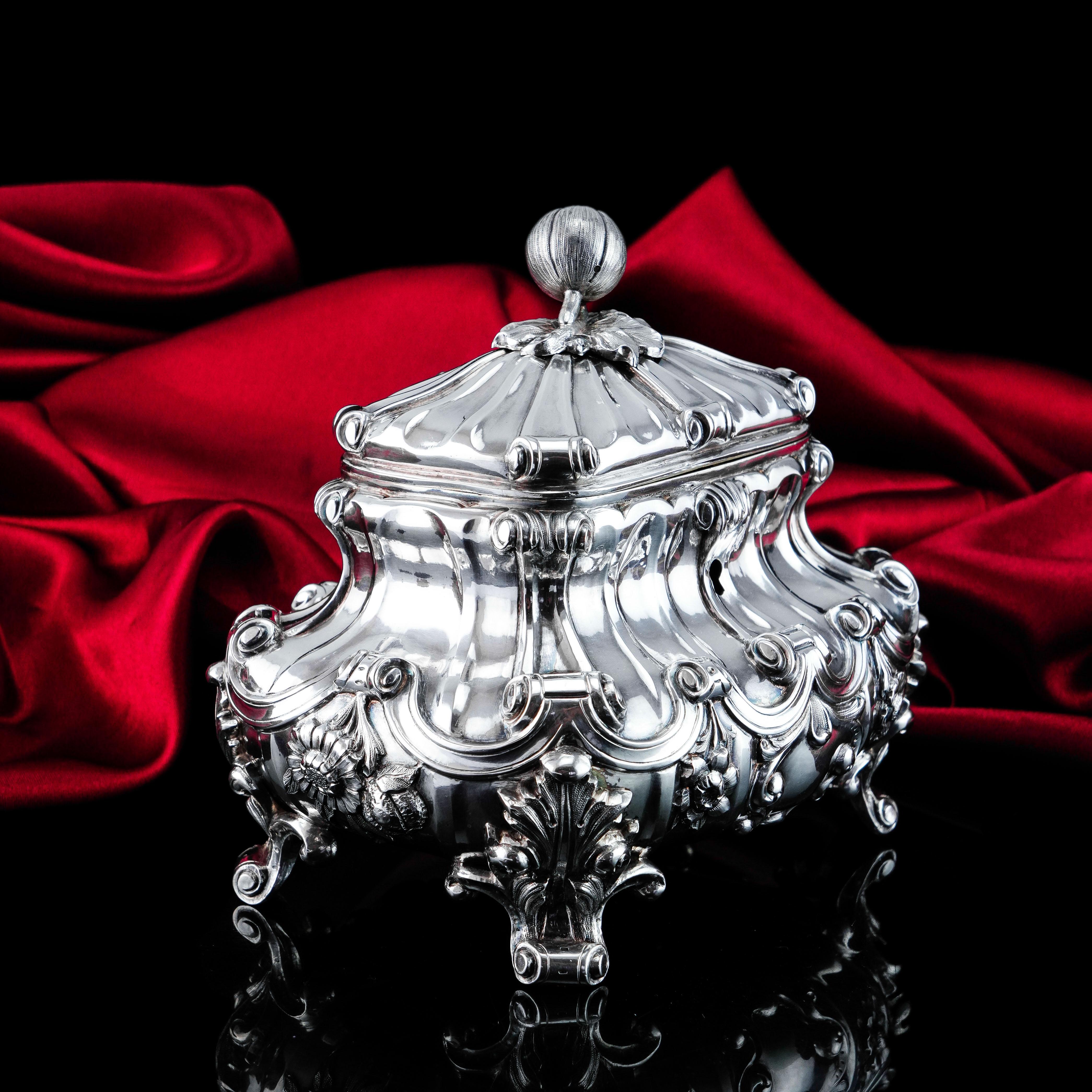 A Magnificent Antique Solid Silver Tea Caddy/Sugar Box Large & Heavy - 19th c. For Sale 12