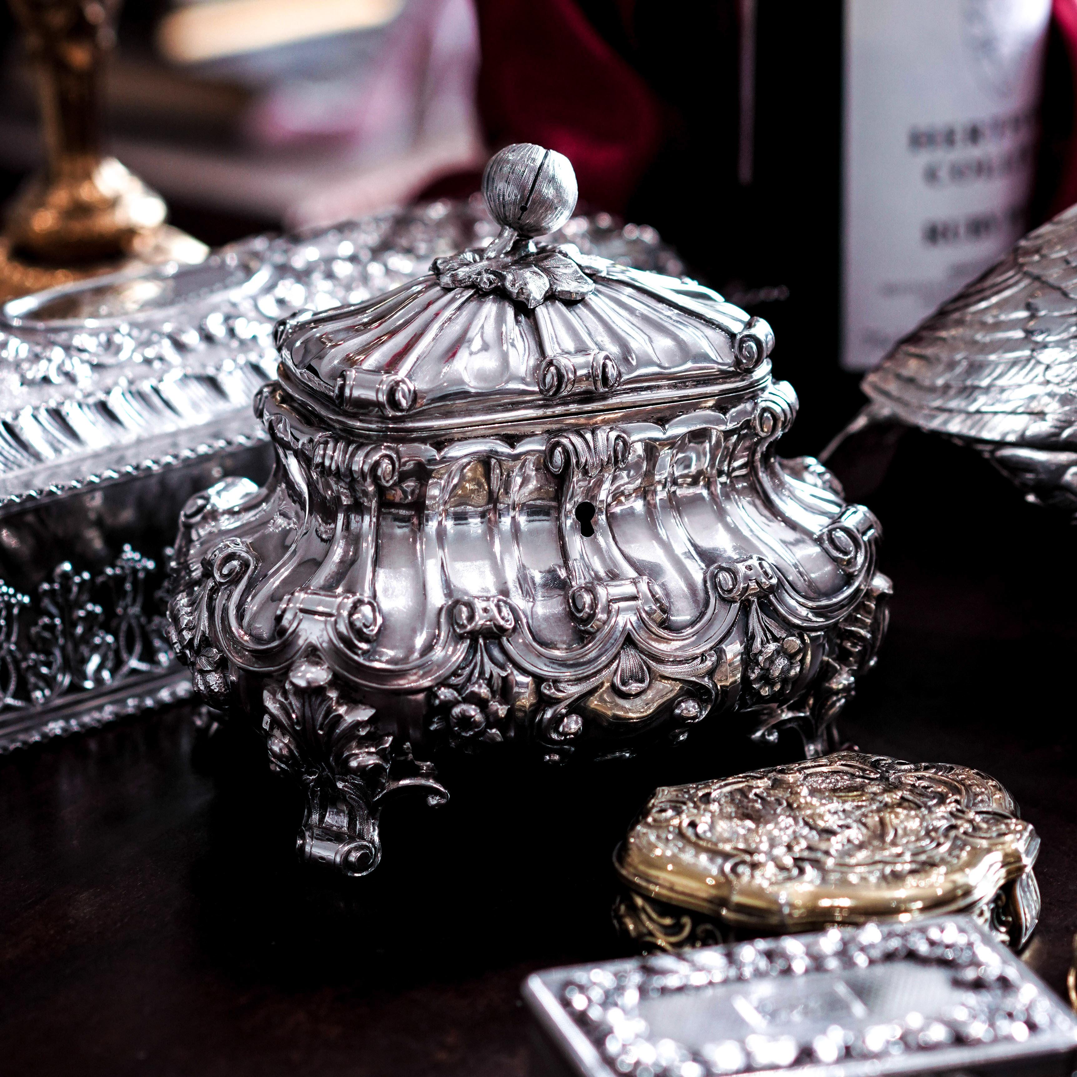 A Magnificent Antique Solid Silver Tea Caddy/Sugar Box Large & Heavy - 19th c. For Sale 15