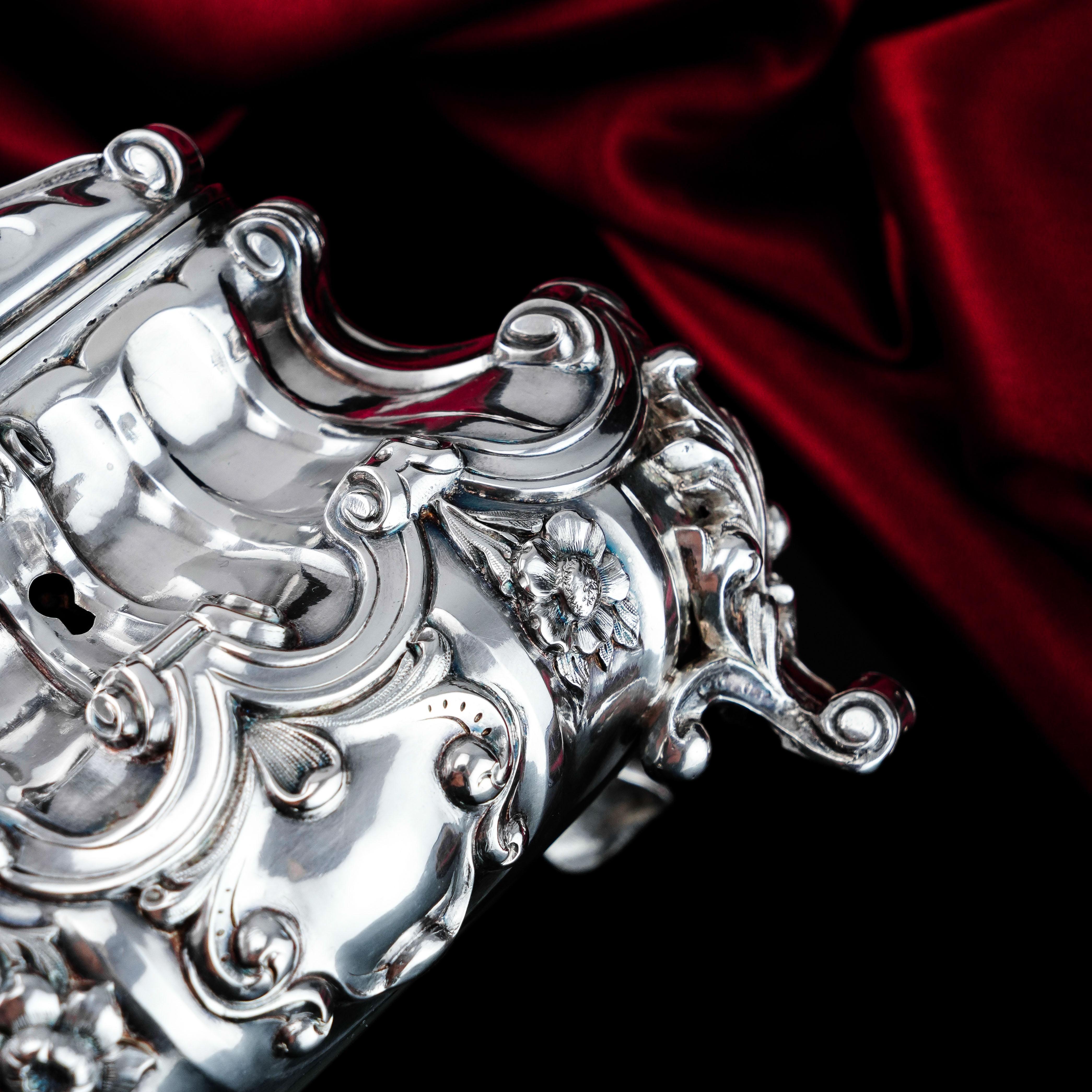 A Magnificent Antique Solid Silver Tea Caddy/Sugar Box Large & Heavy - 19th c. For Sale 4