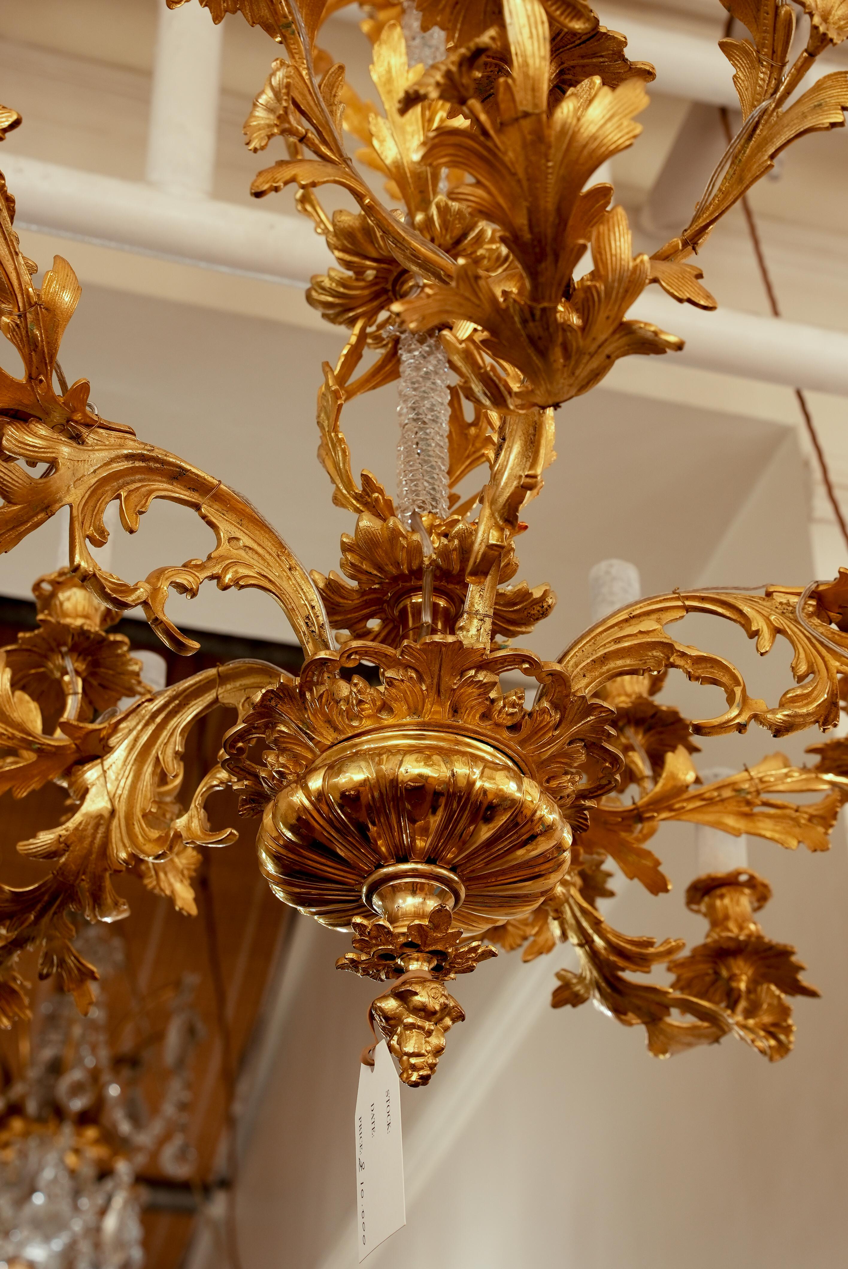 Magnifico lampadario in bronzo dorato French Rococo Con 20 fiamme In condizioni ottime in vendita a London, GB