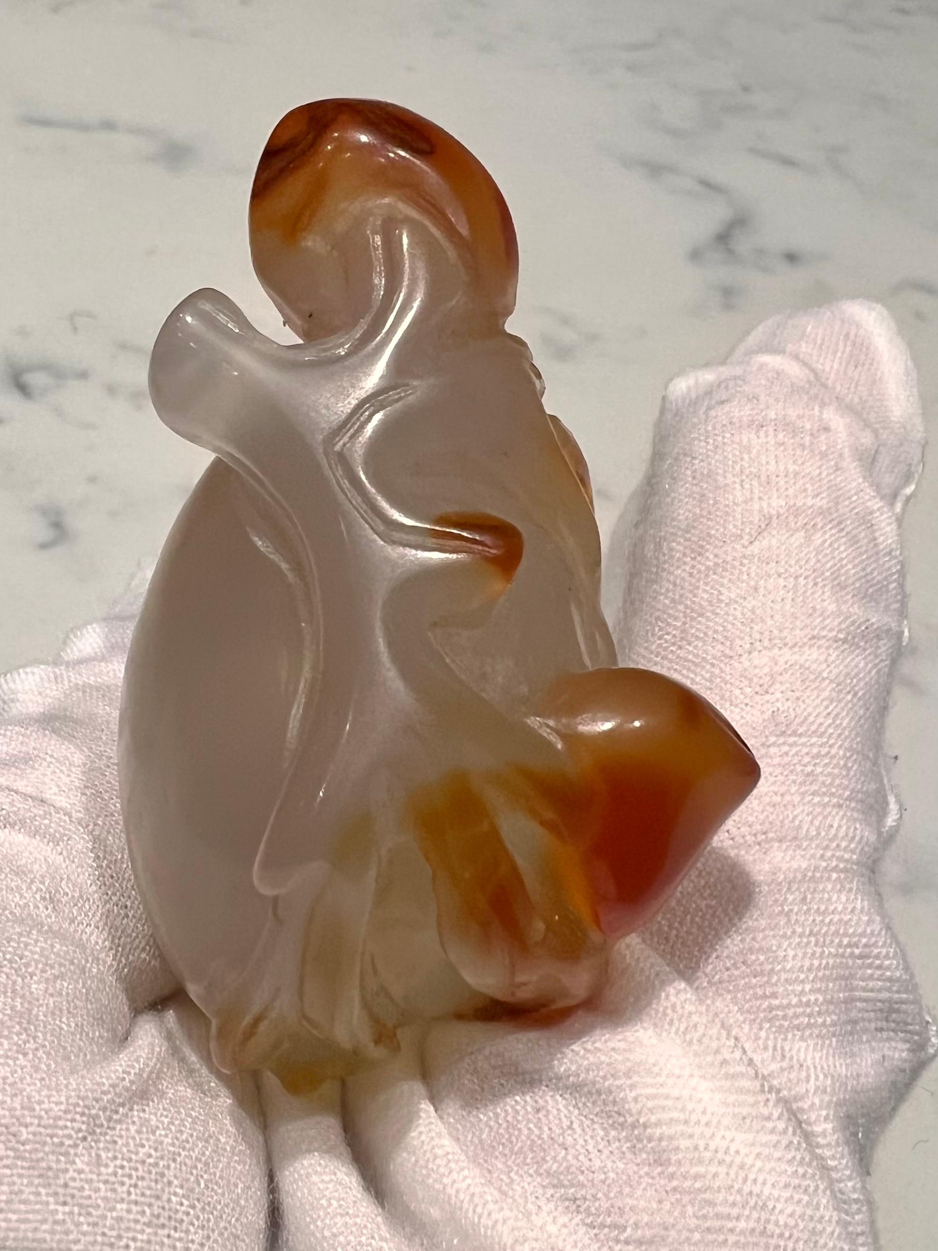 A Magnificent Chinese Carnelian Agate Snuff Bottle. Qing Dynasty  In Good Condition For Sale In London, GB