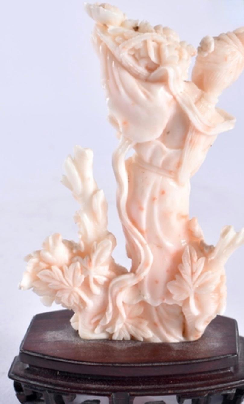 A MAGNIFICENT CHINESE CARVED CORAL FIGURE OF A BEAUTY. Late Qing Dynasty  For Sale 4