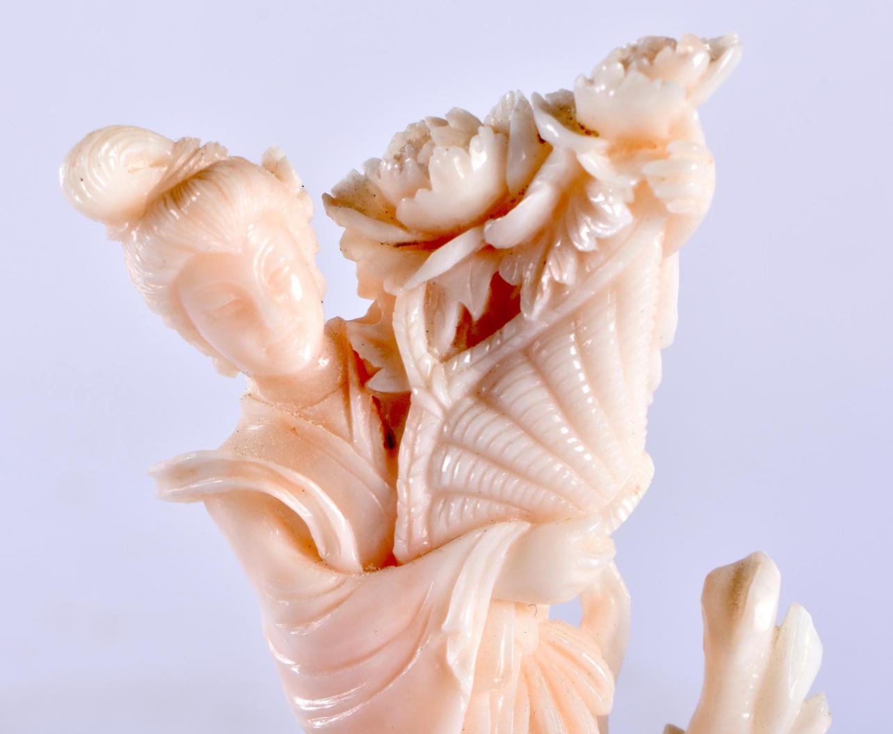 Chinese A MAGNIFICENT CHINESE CARVED CORAL FIGURE OF A BEAUTY. Late Qing Dynasty