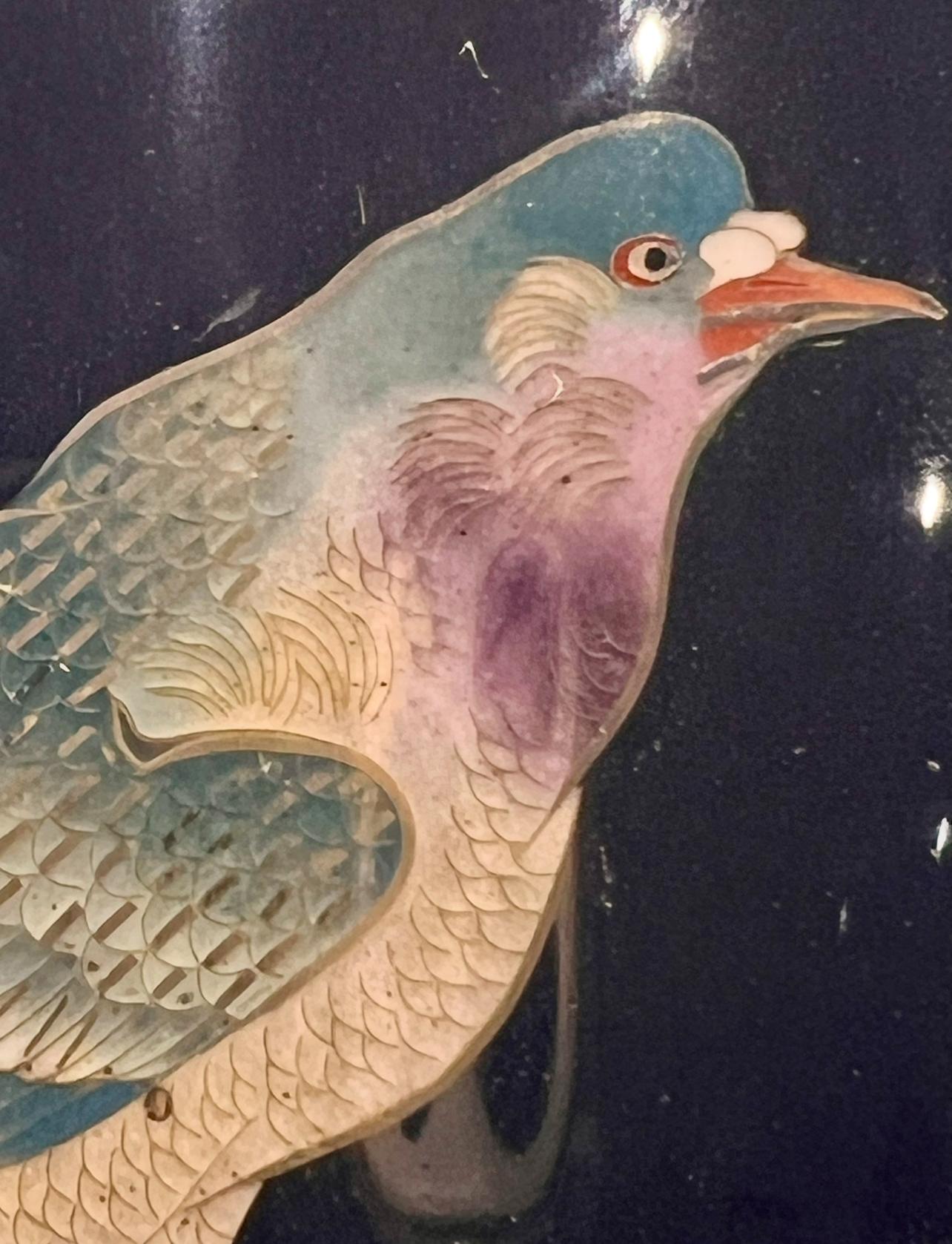 Magnífico jarrón de esmalte cloisonné decorado con palomas. Periodo Meiji en venta 8