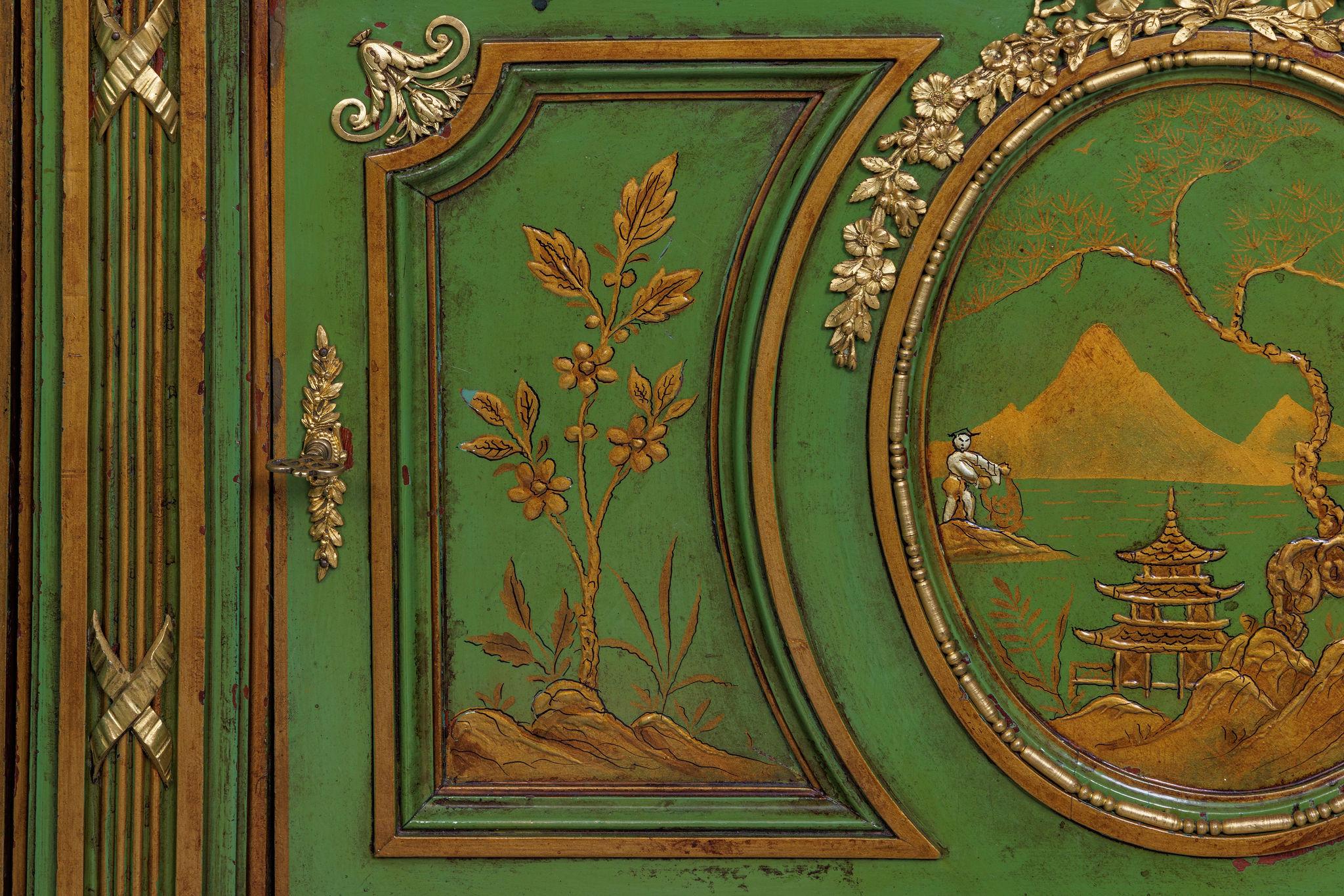 Magnifique commode française A.I.C. C. 1870, montée sur bronze doré et peinte en vert, de style Chinoiserie. en vente 7