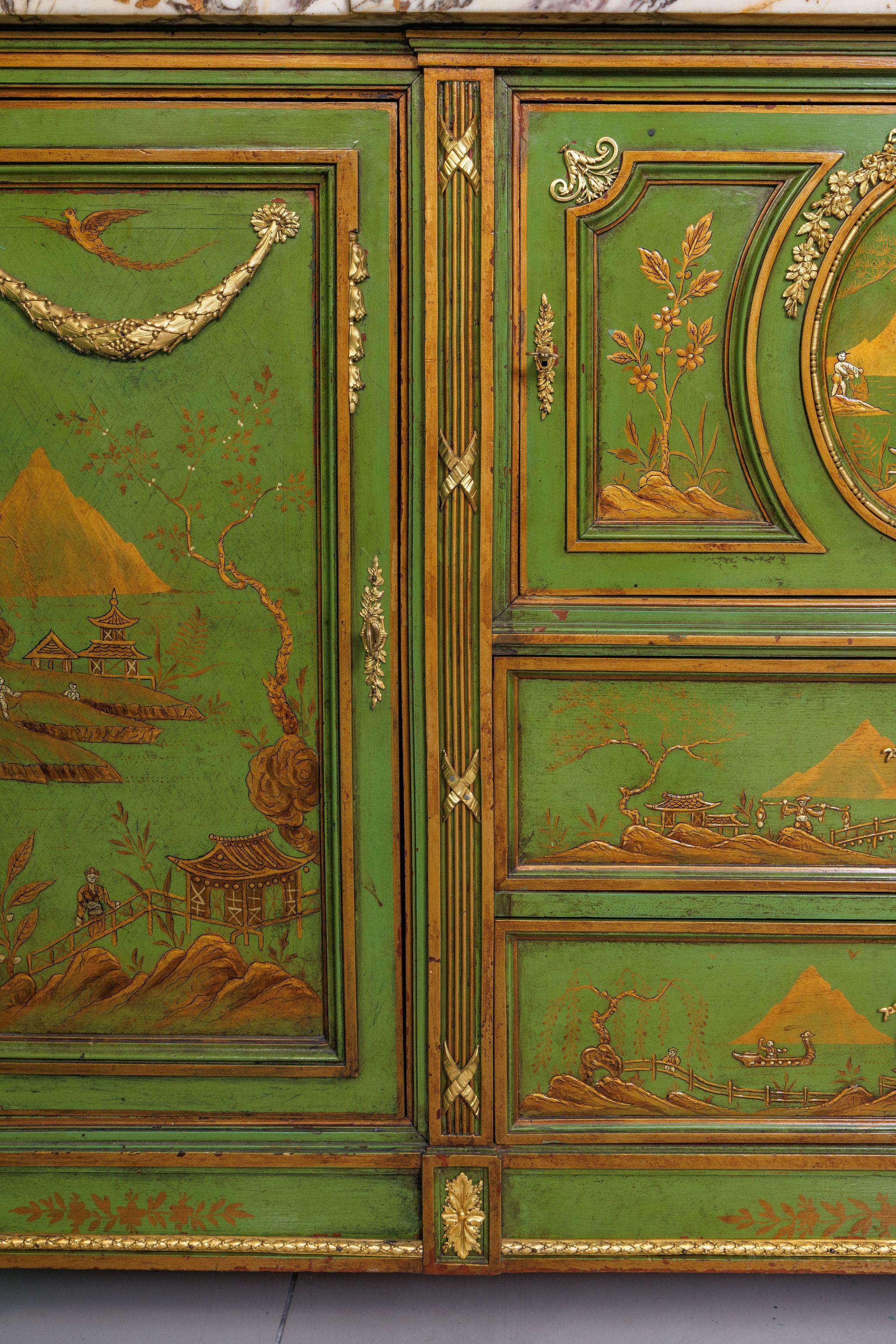 Magnifique commode française A.I.C. C. 1870, montée sur bronze doré et peinte en vert, de style Chinoiserie. Bon état - En vente à Queens, NY