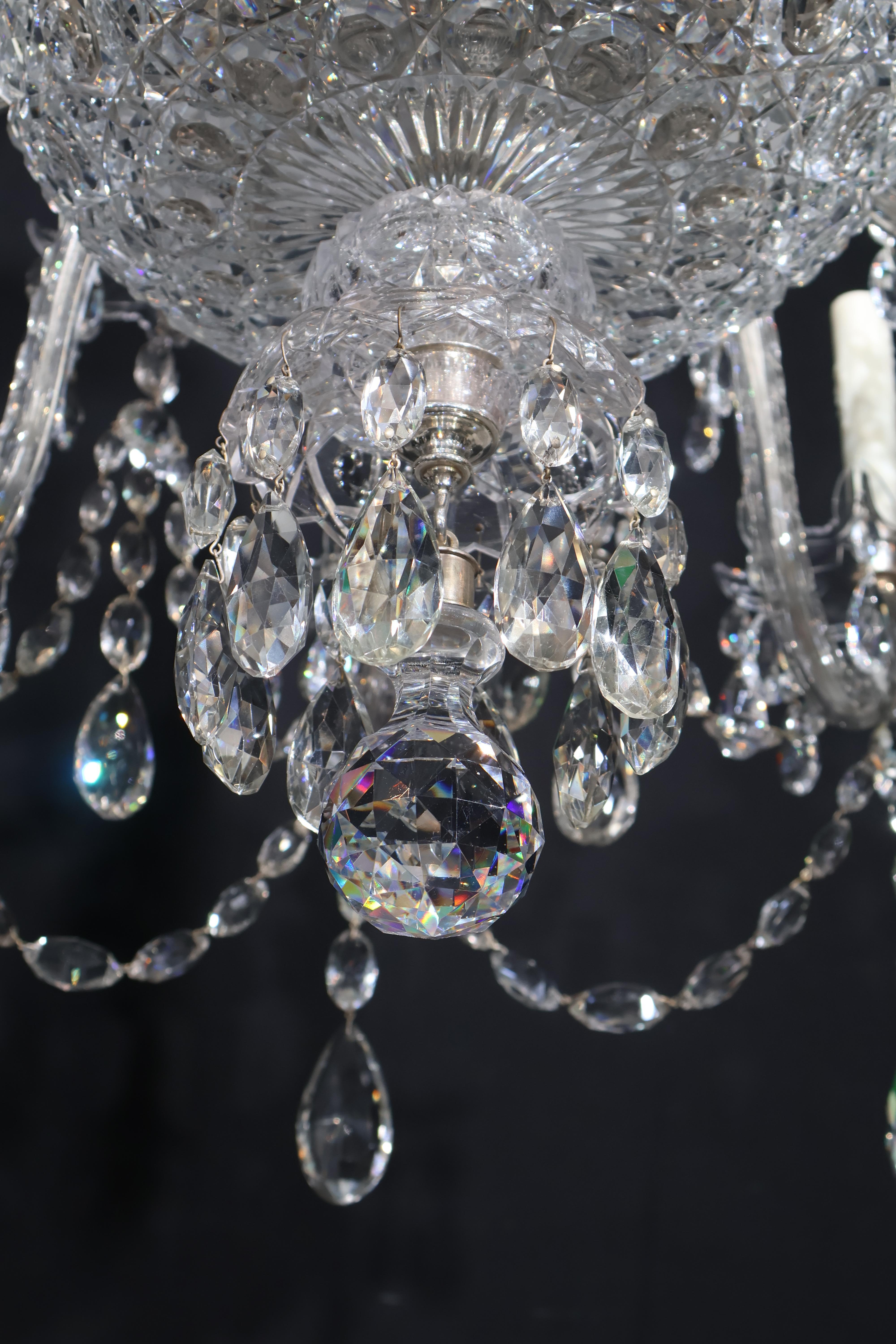 Un magnifico lampadario di cristallo di Giorgio IV in vendita 4