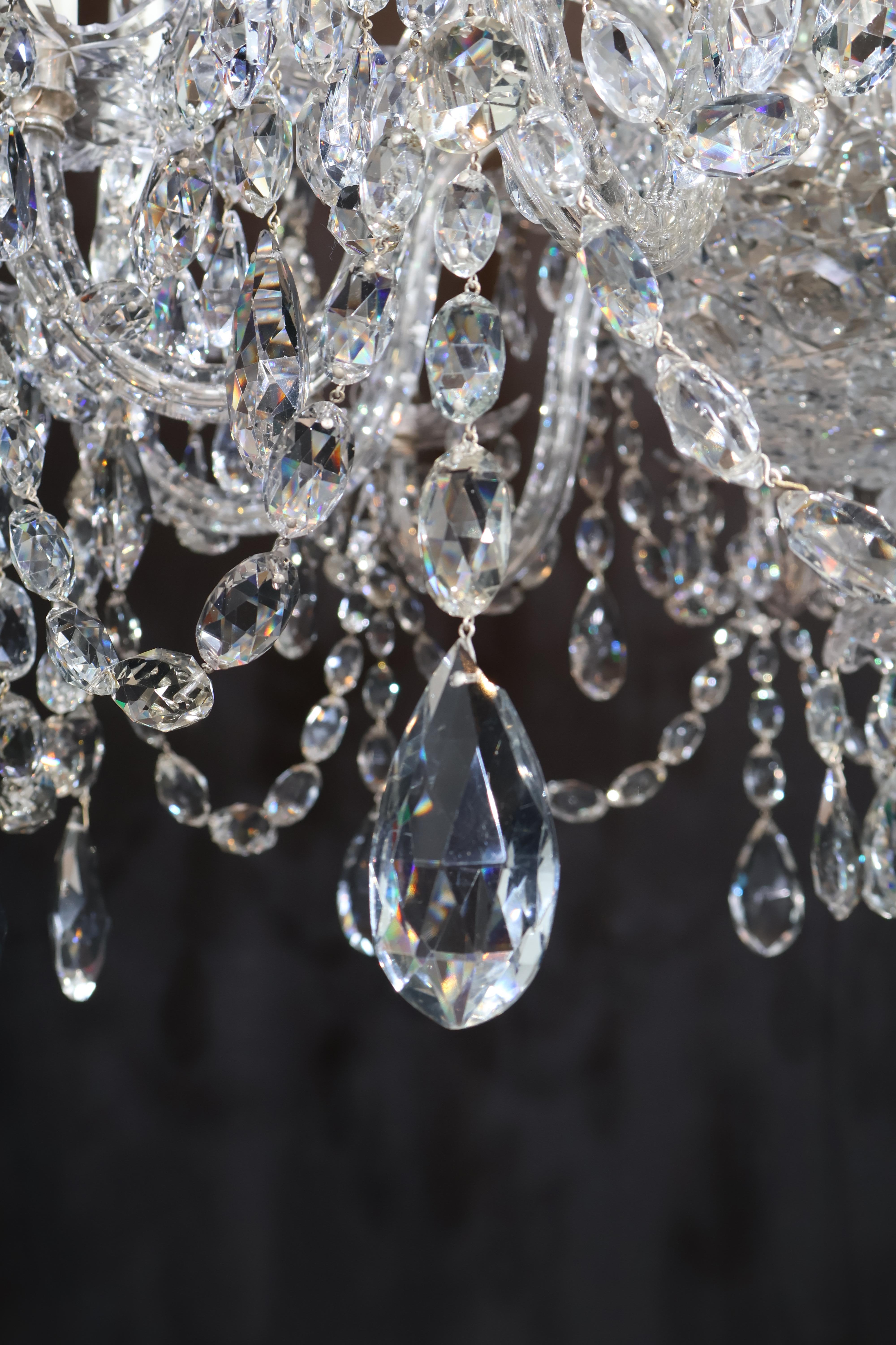 Un magnifico lampadario di cristallo di Giorgio IV in vendita 10