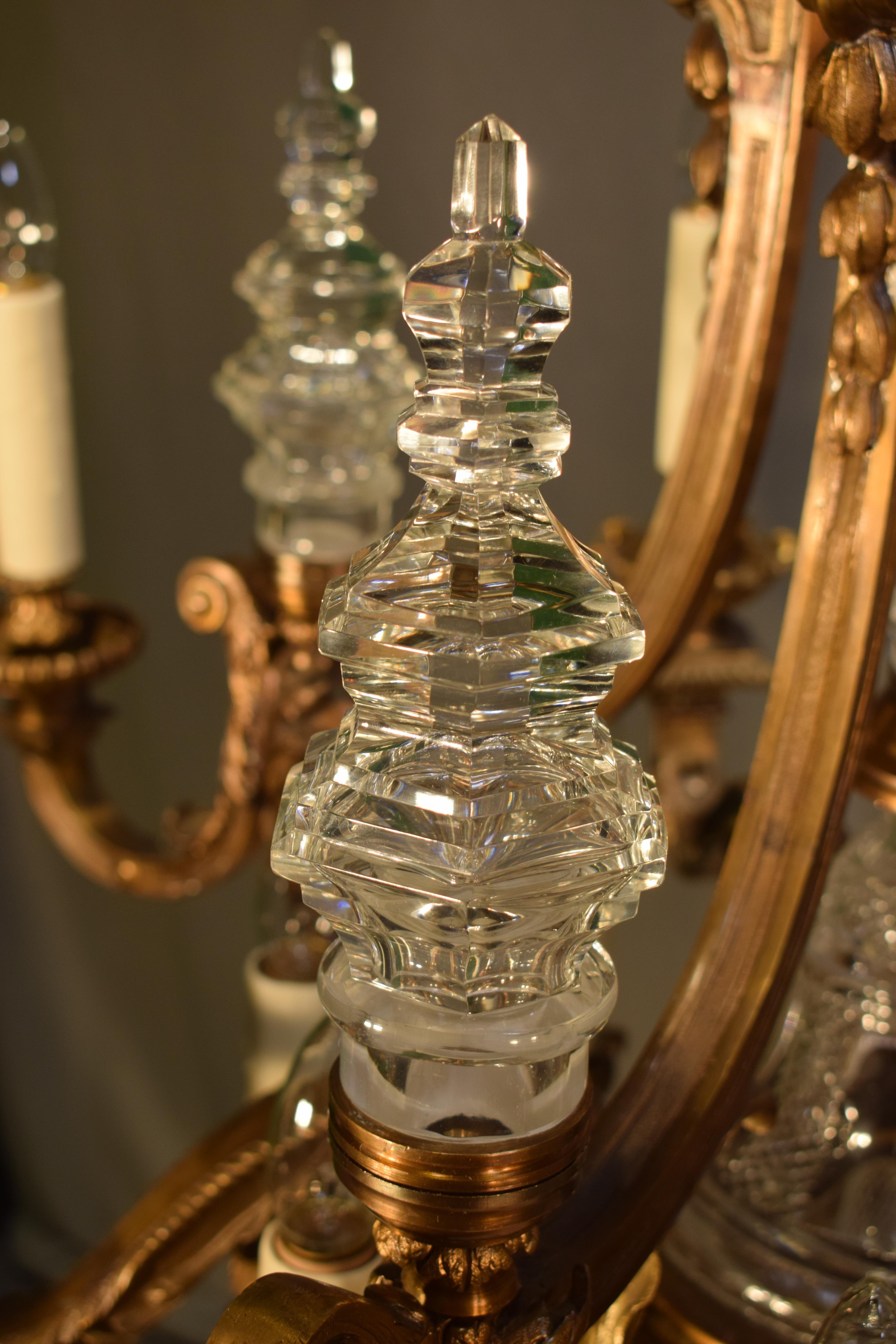 Magnifique lustre en bronze doré et cristal de style Louis XIV en vente 1