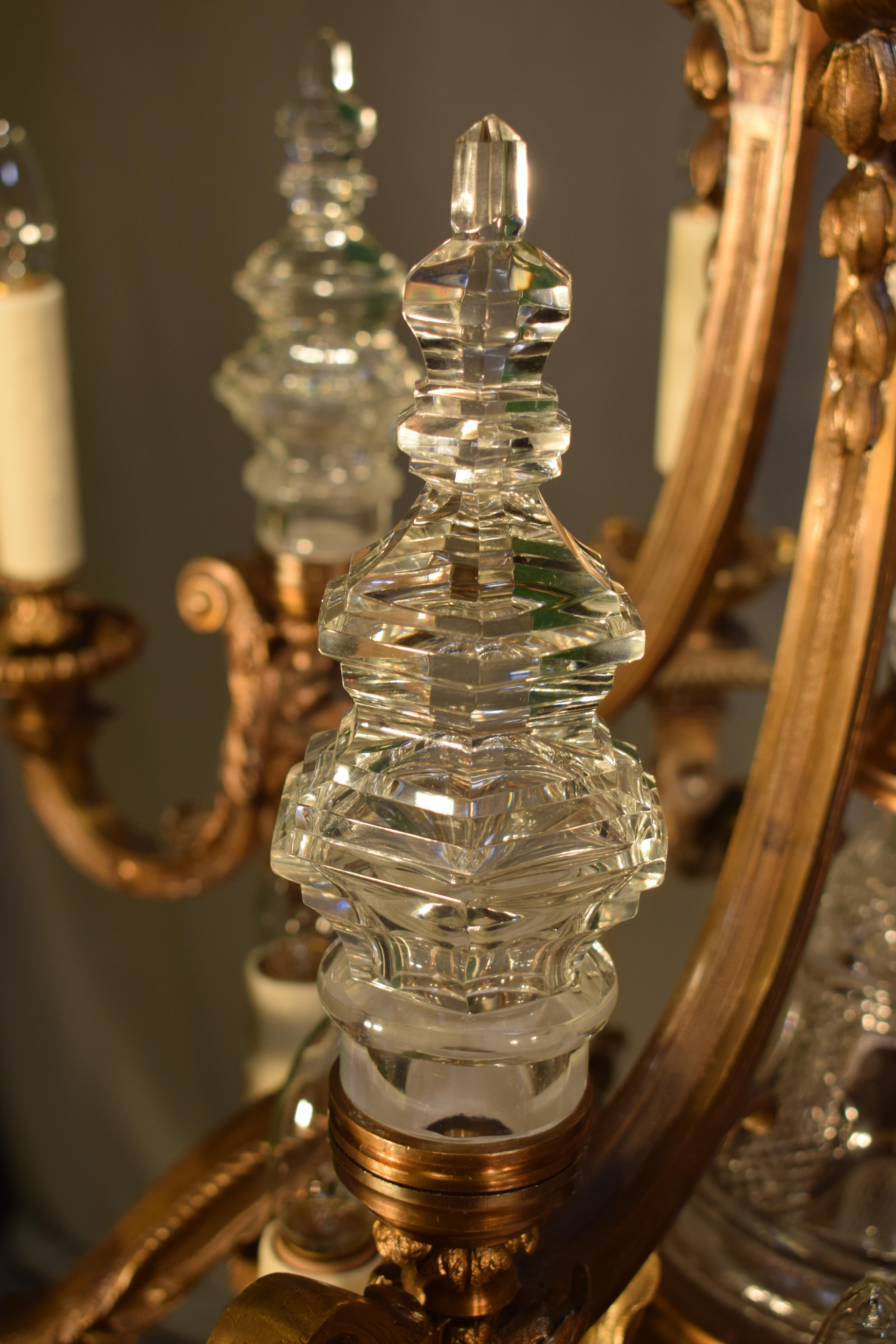 Magnifico lampadario in bronzo dorato e cristallo in stile Luigi XIV in vendita 1