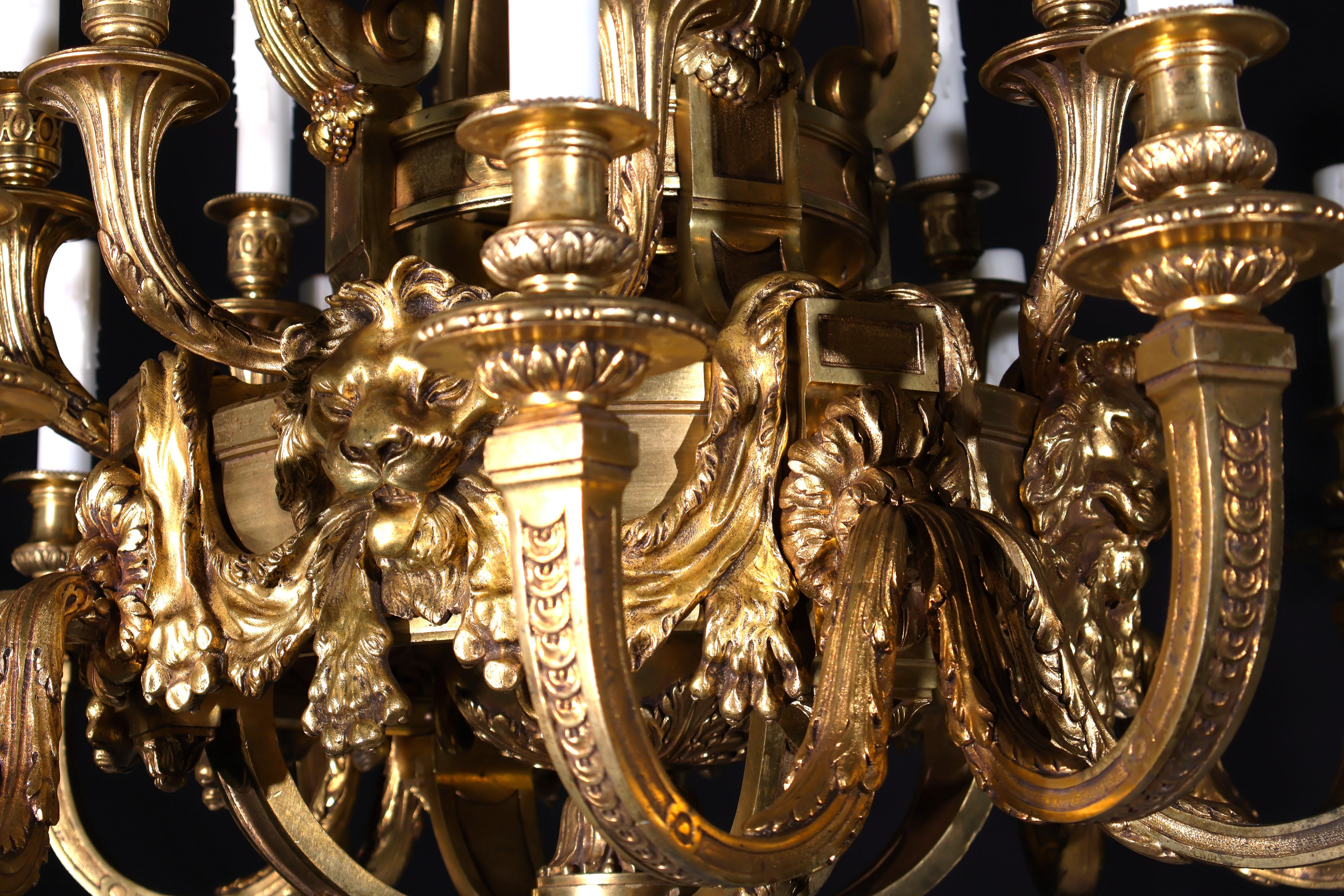 Ein prächtiger Kronleuchter aus vergoldeter Bronze im Regence-Stil im Angebot 6