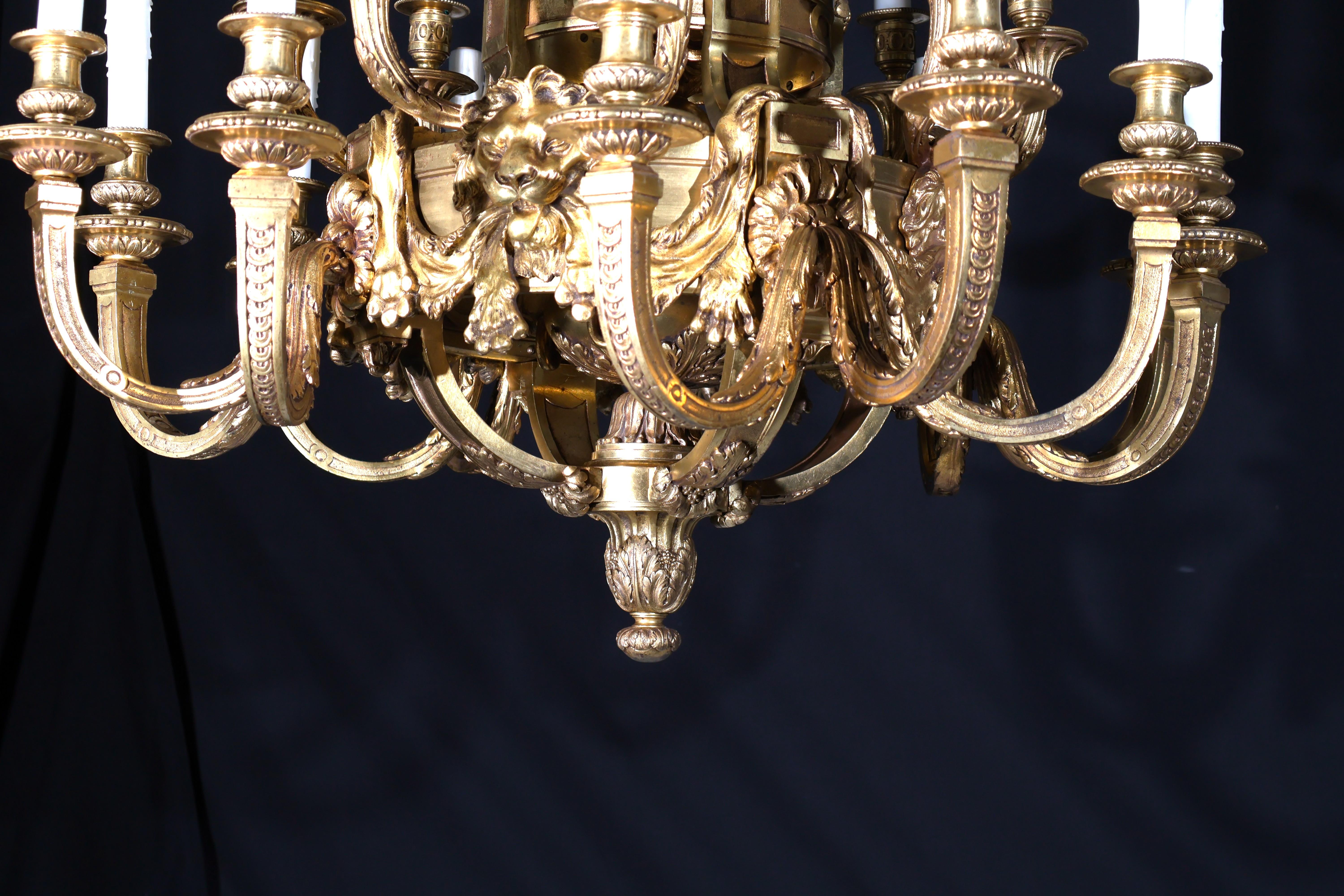 Ein prächtiger Kronleuchter aus vergoldeter Bronze im Regence-Stil im Angebot 8