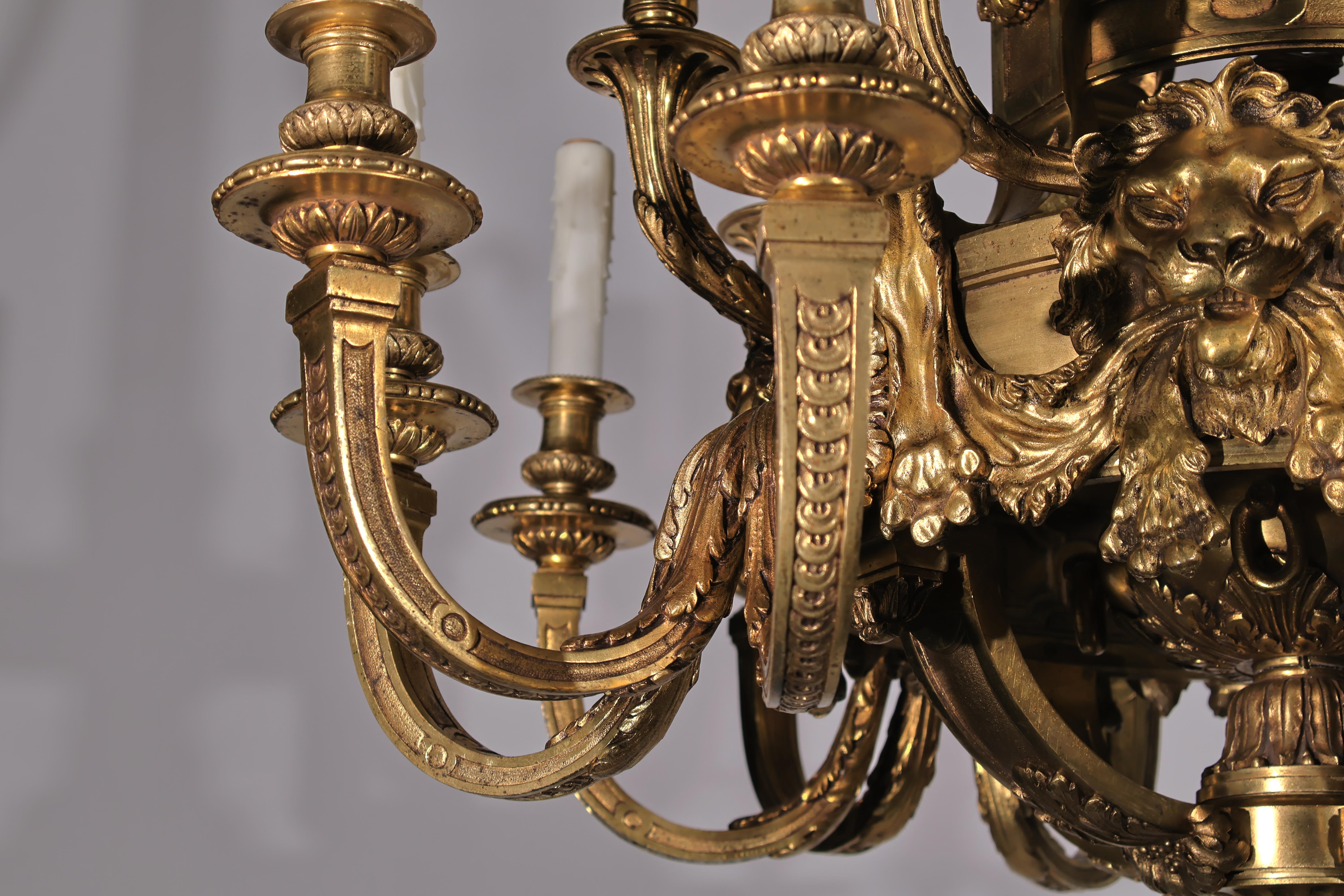 Ein prächtiger Kronleuchter aus vergoldeter Bronze im Regence-Stil (Frühes 20. Jahrhundert) im Angebot