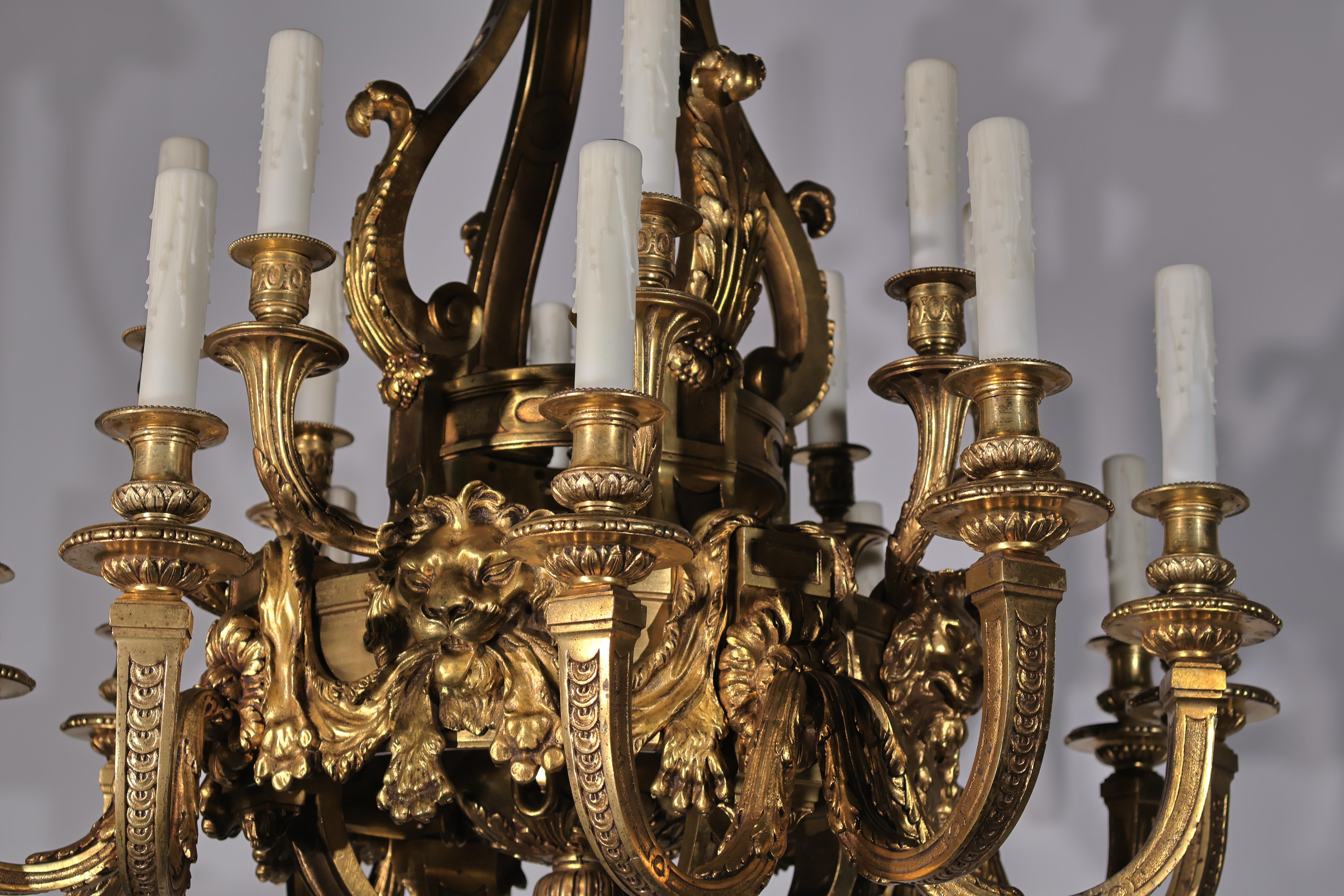 Ein prächtiger Kronleuchter aus vergoldeter Bronze im Regence-Stil im Angebot 1