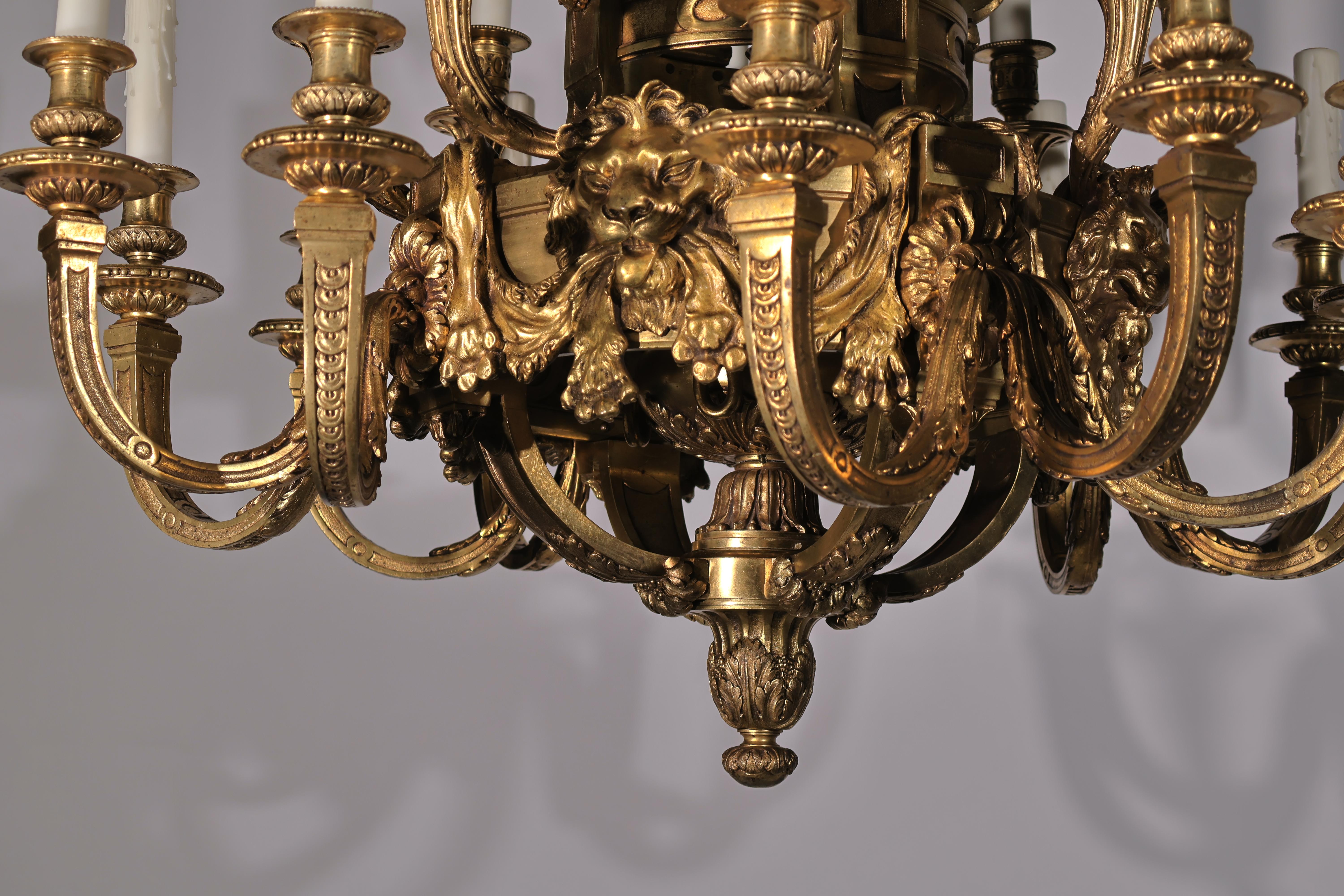 Ein prächtiger Kronleuchter aus vergoldeter Bronze im Regence-Stil im Angebot 2