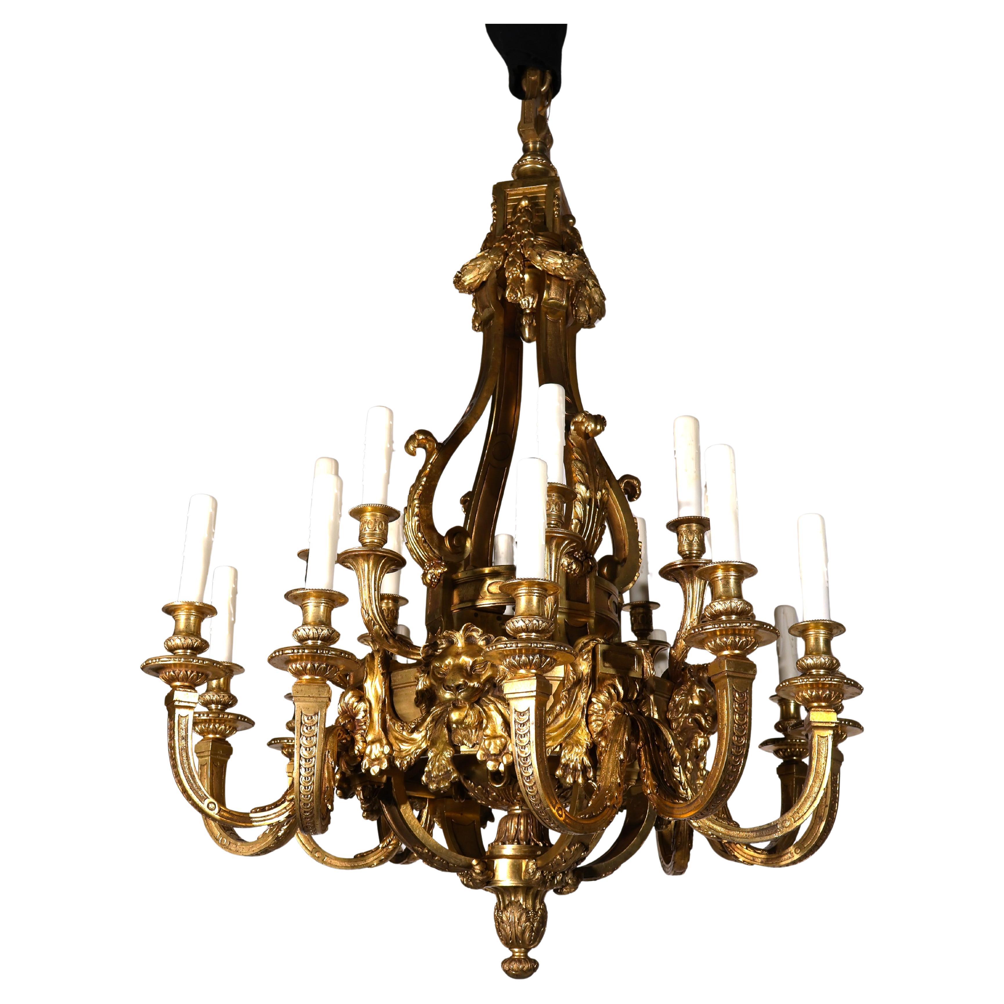 Un magnifico lampadario in bronzo dorato in stile Regence