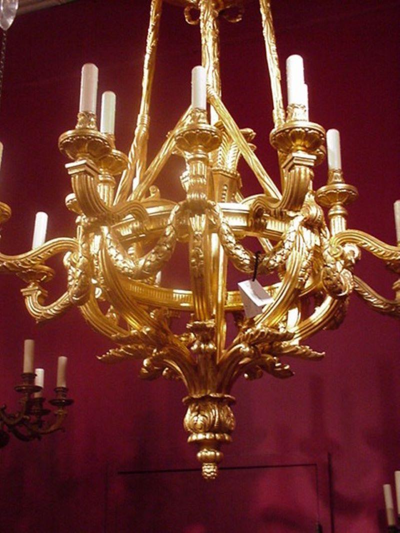 XIXe siècle Magnifique lustre en bois doré en vente