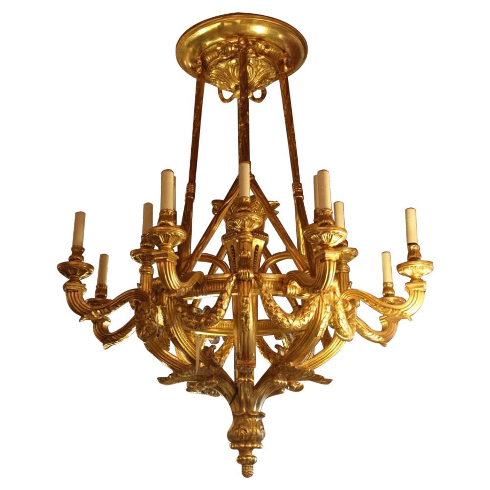 Magnifique lustre en bois doré en vente