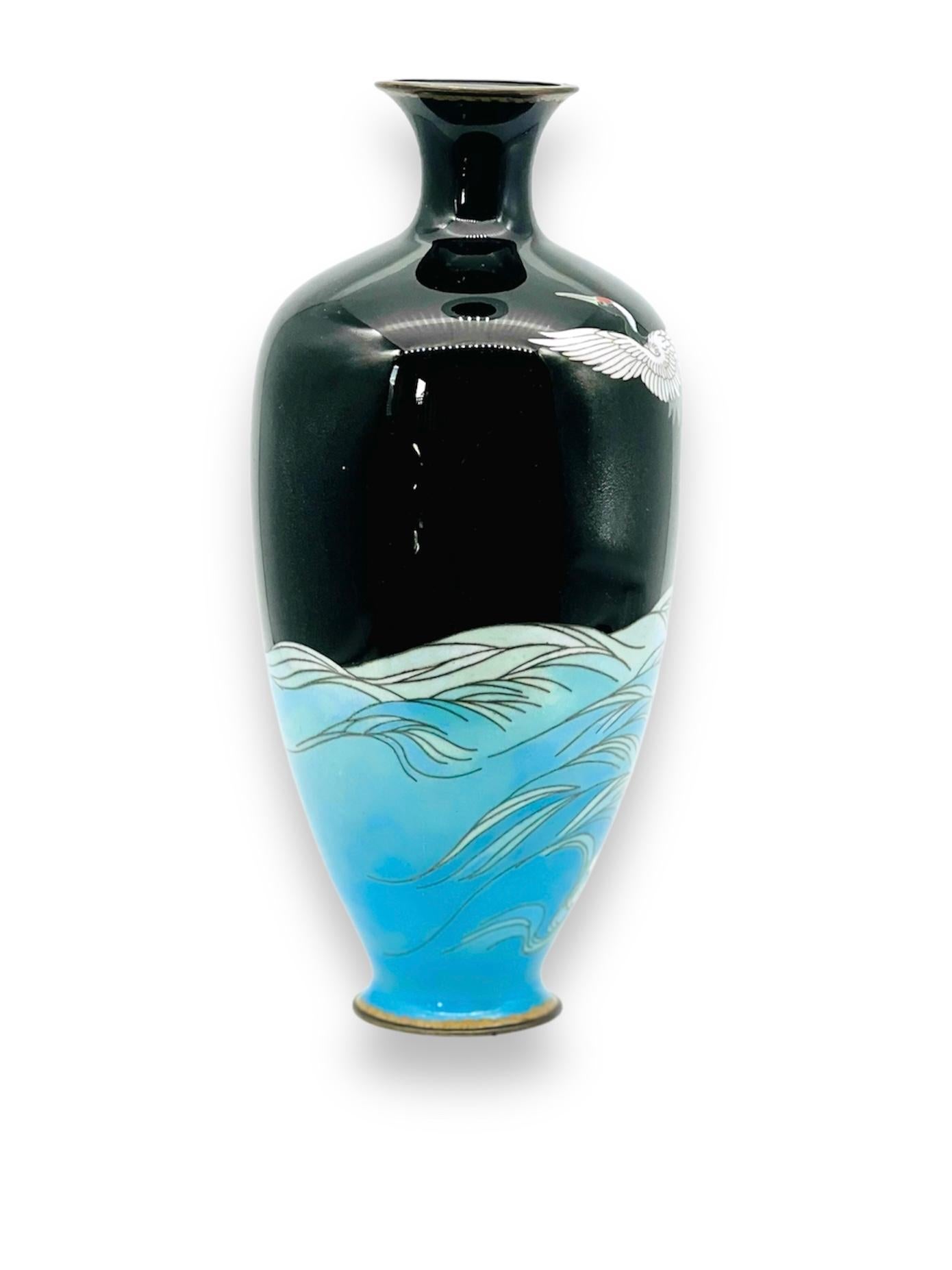 A magnificent Japanese cloisonne enamel Vase. Signed. Meiji period For Sale 5