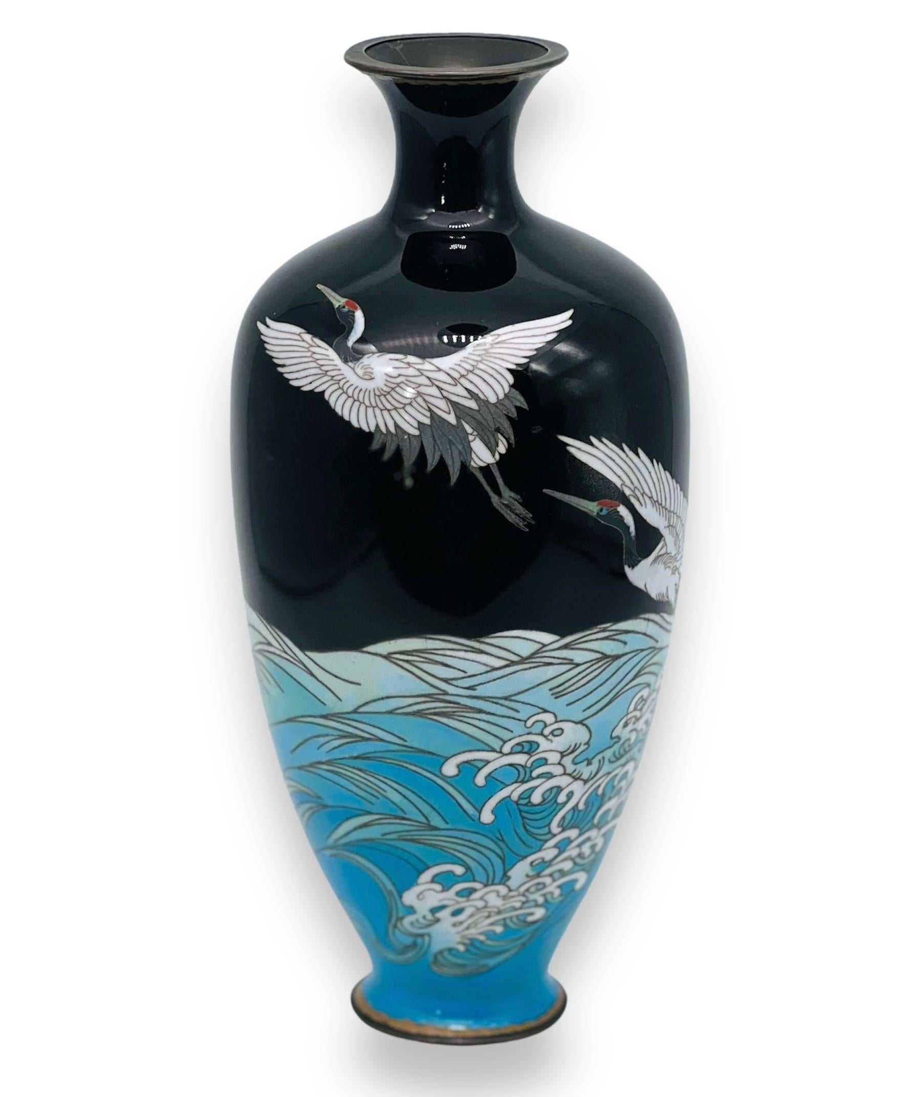 A magnificent Japanese cloisonne enamel Vase. Signed. Meiji period For Sale 6