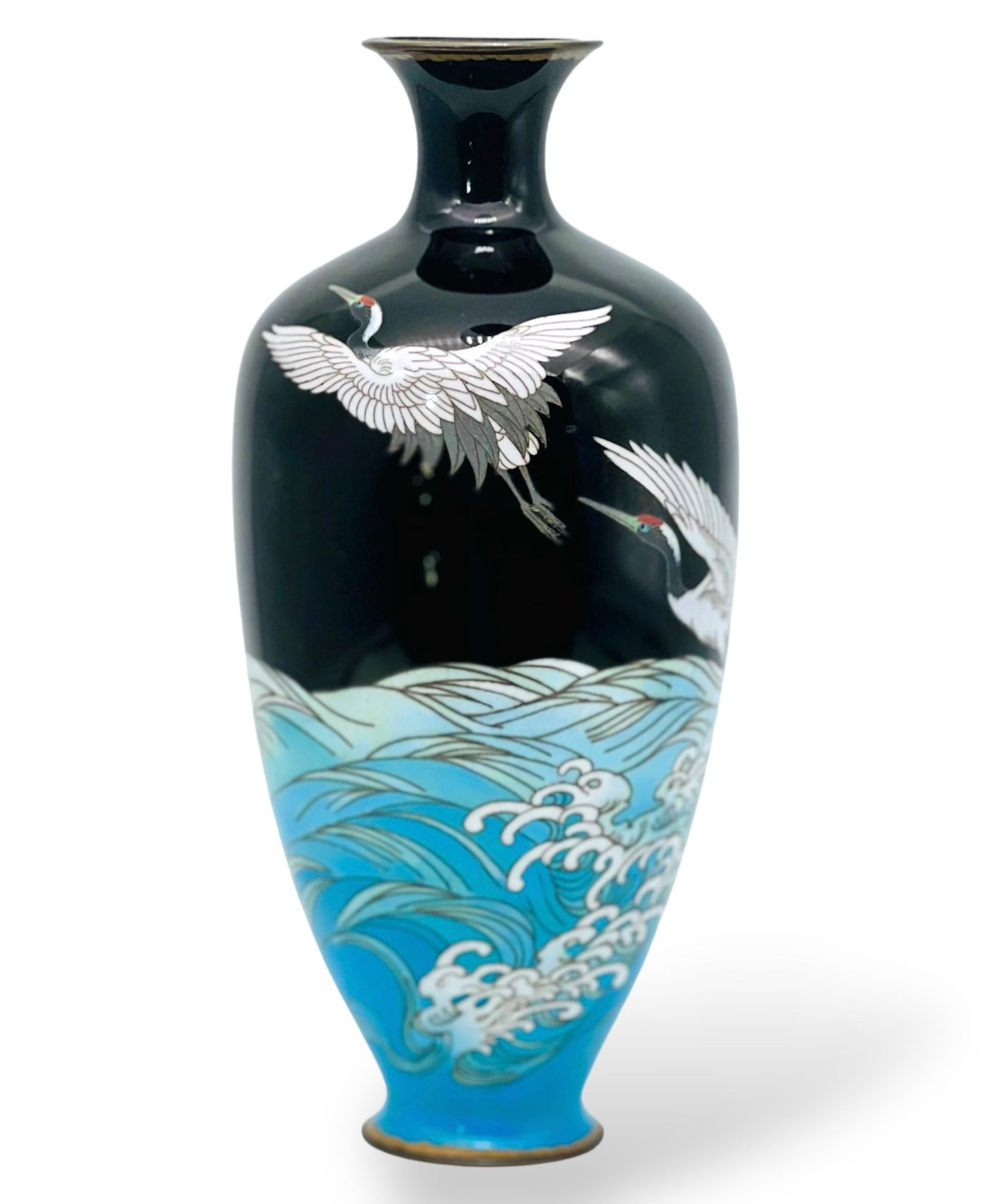 A magnificent Japanese cloisonne enamel Vase. Signed. Meiji period For Sale 2
