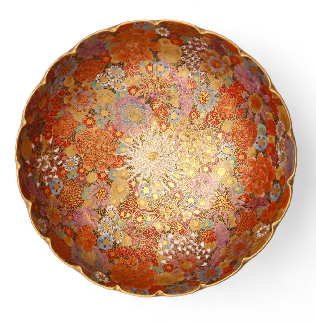 A  MAGNIFICENT JAPANESE SATSUMA MILLEFIORI BOWL. 

Meiji Era, signed by Hakakawa


Painted all over in millefiori design with dense flowers and foliage .


coming in original blue felt box.



18.5cm diameter , H - 9 cm


In excellent condition