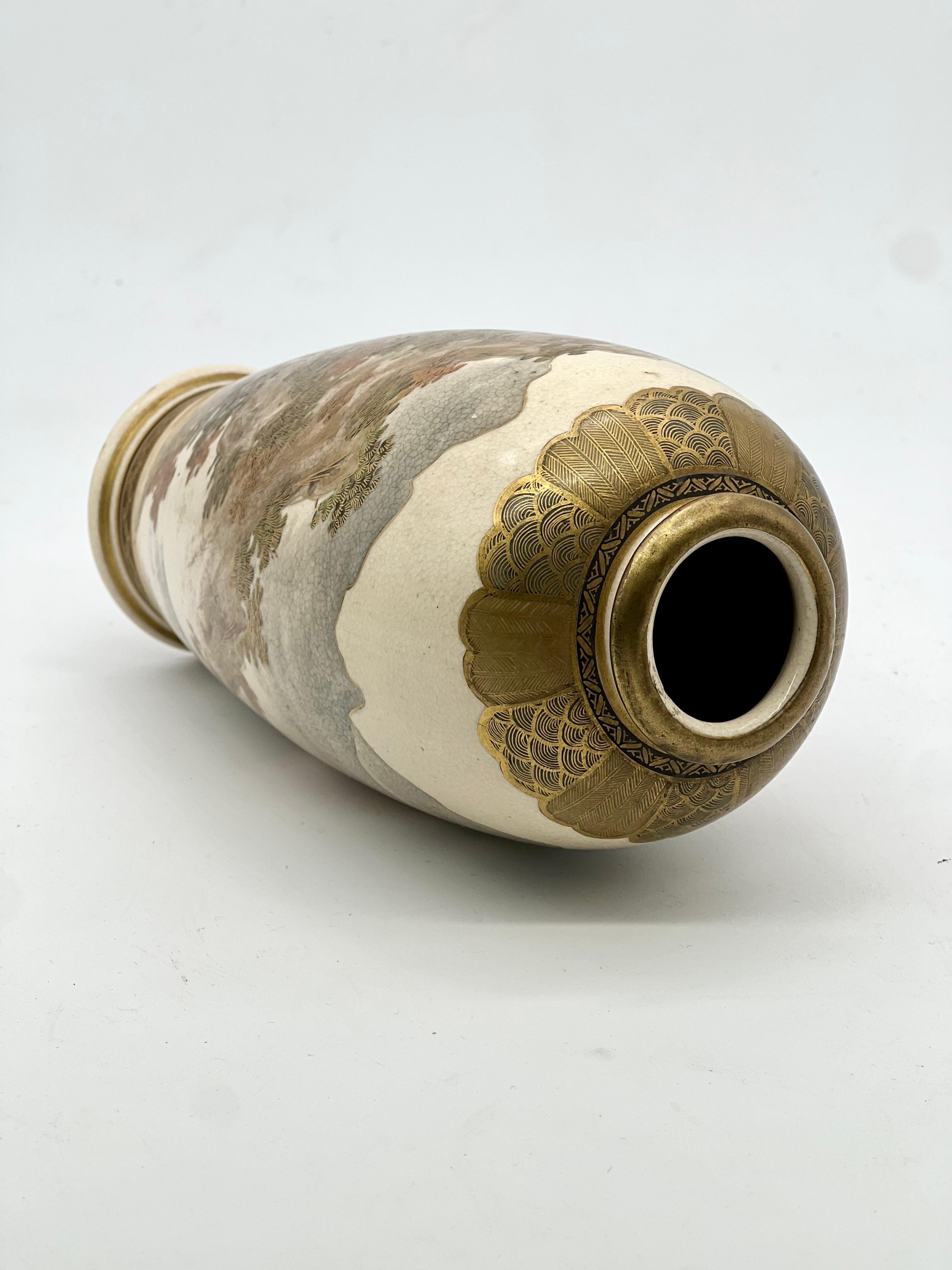 Eine prächtige japanische Satsuma-Vase. Unterschrieben. Meiji-Periode  im Angebot 4