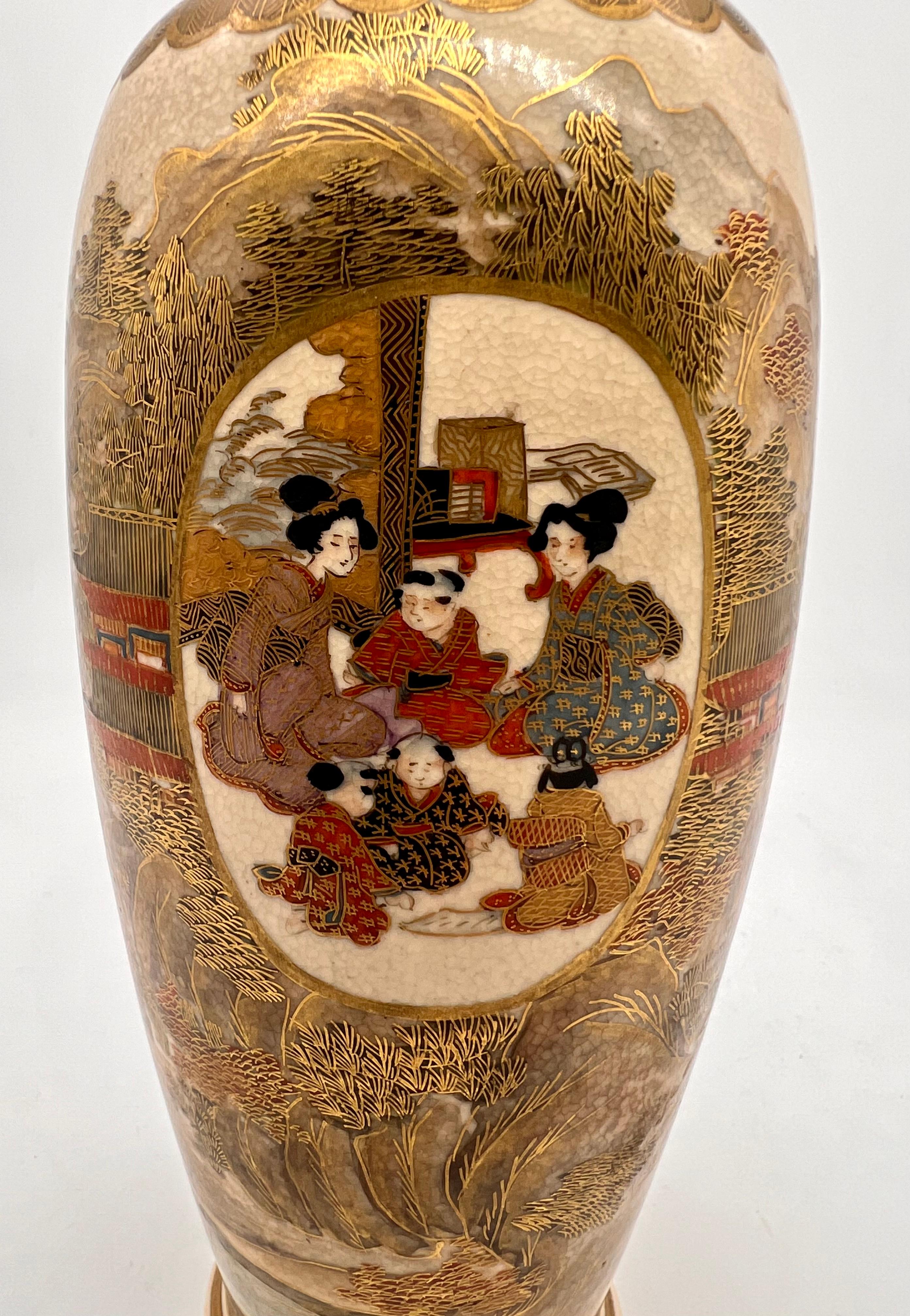 Eine prächtige japanische Satsuma-Vase. Unterschrieben. Meiji-Periode  (Handbemalt) im Angebot
