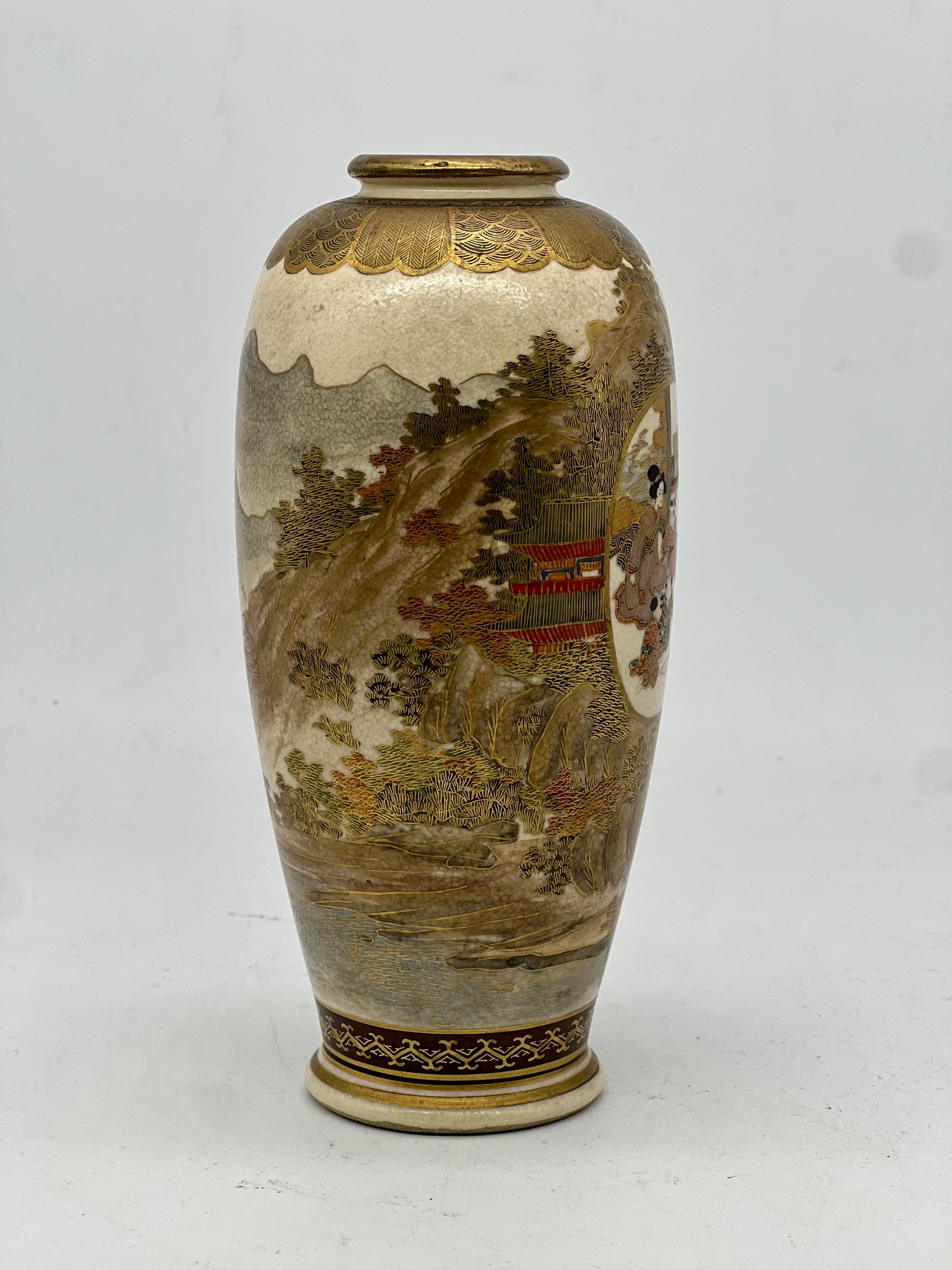 Eine prächtige japanische Satsuma-Vase. Unterschrieben. Meiji-Periode  im Angebot 2