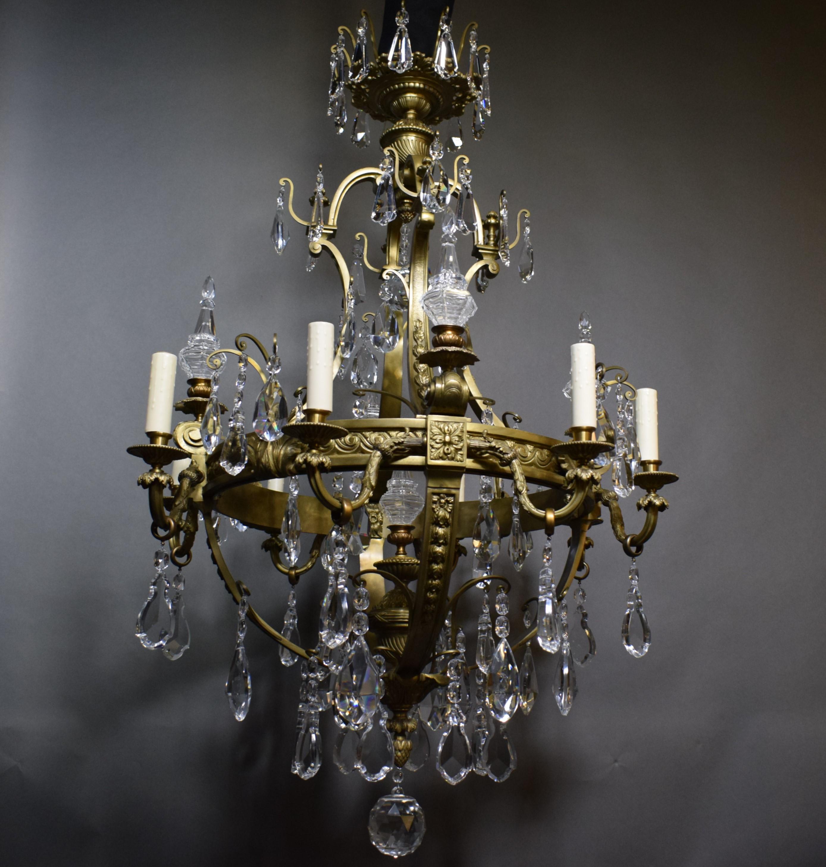 A magnificent Louis XVI chandelier featuring five hand cut crystal pyramids. 8 lights. Very fine bronze work. France, circa 1910.
Dimensions: Height 60