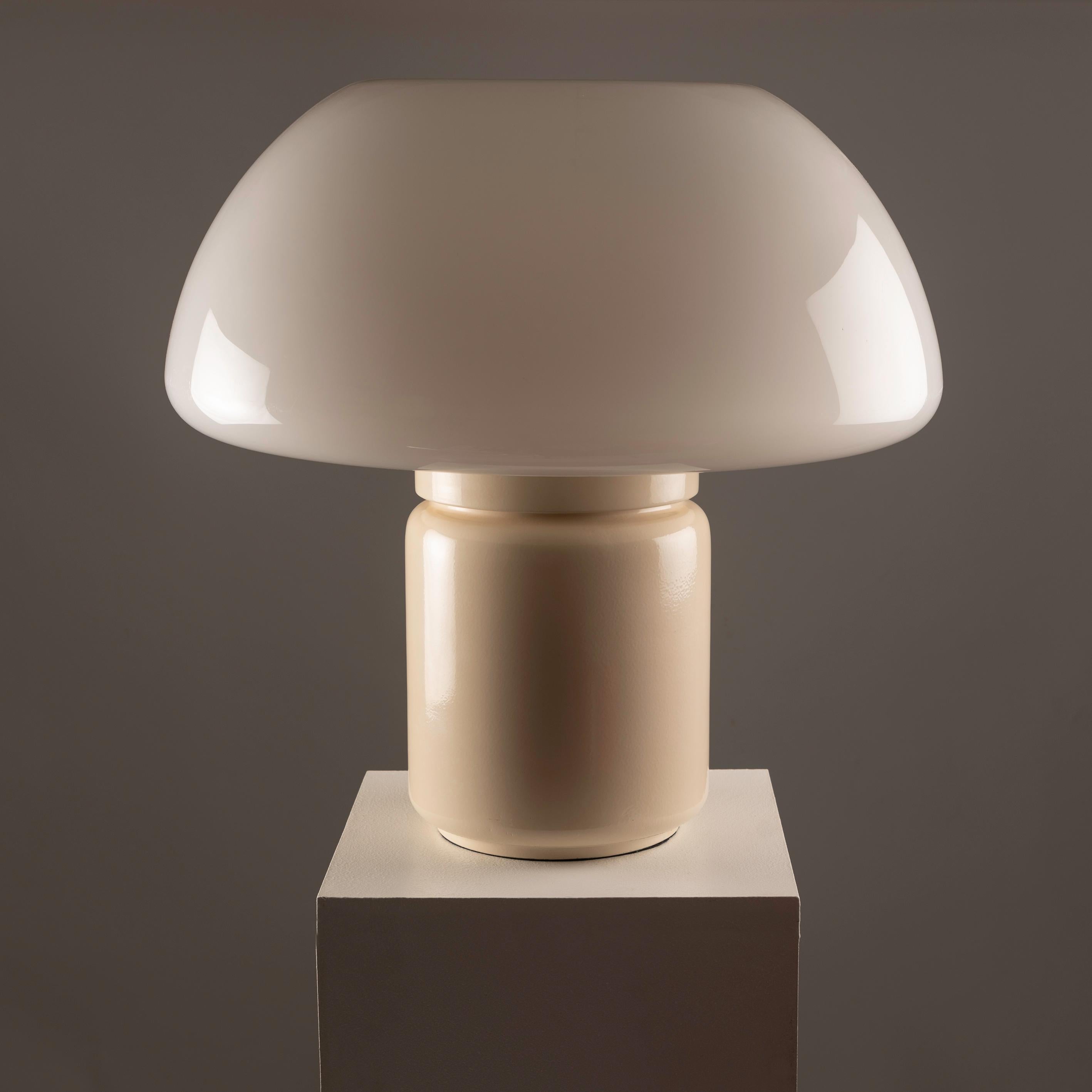 Late 20th Century A magnificent mushroom Lamp by Elio Martinelli for Martinelli Luce, Italy 1970s