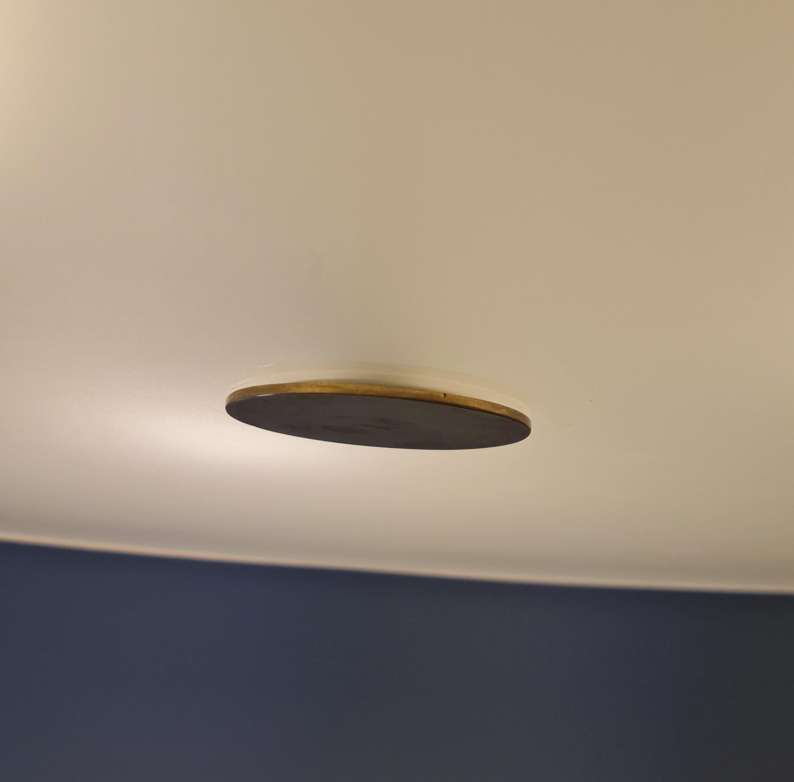 Metà XX secolo Una magnifica lampada da soffitto Paavo Tynell modello 82500 in ottone per Idman, anni '50 in vendita