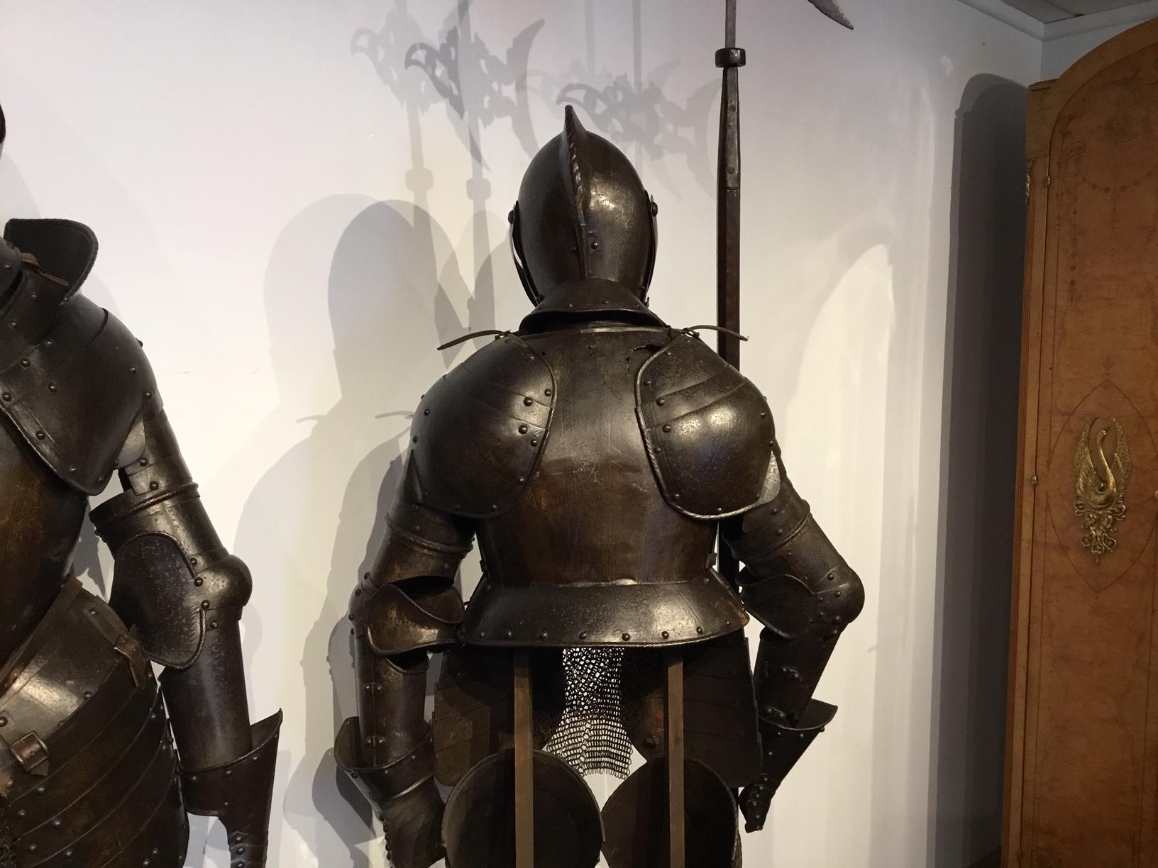 Magnificent Pair of 19th Century Suit of Armour in the 16th Century Style For Sale 11