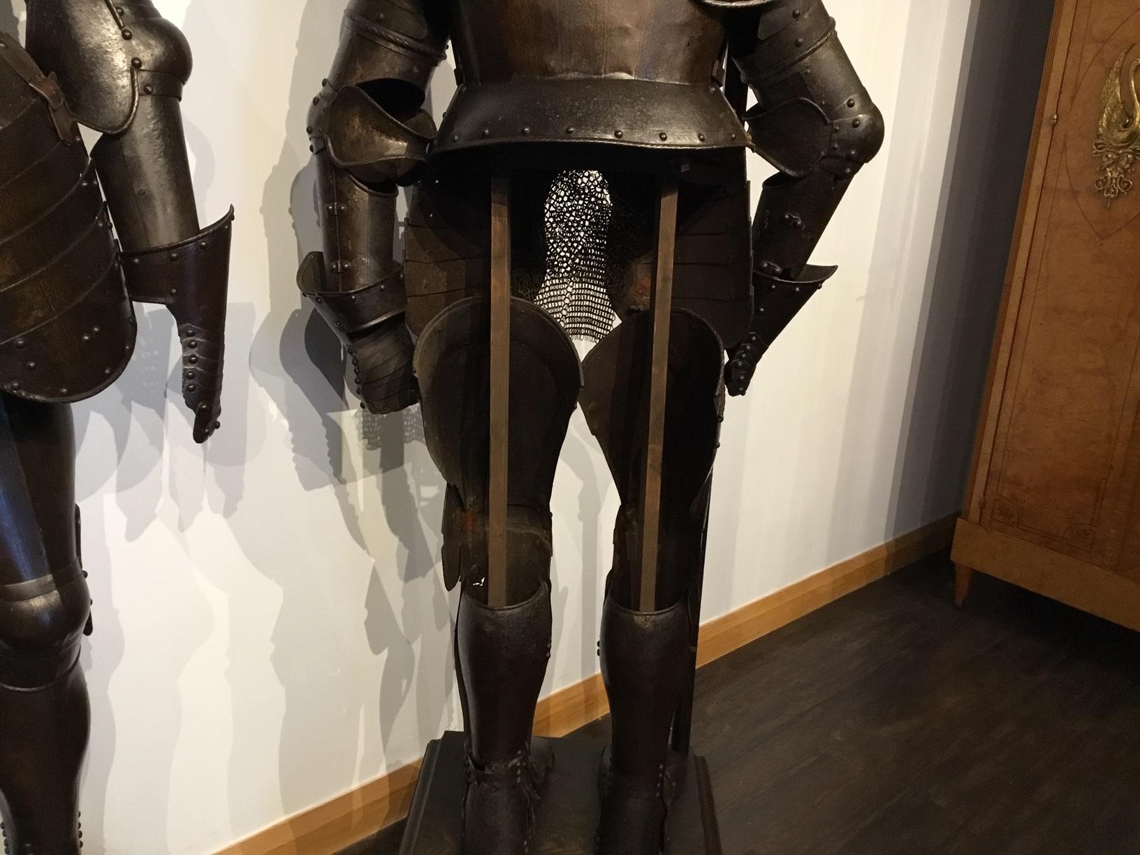 Magnificent Pair of 19th Century Suit of Armour in the 16th Century Style For Sale 12