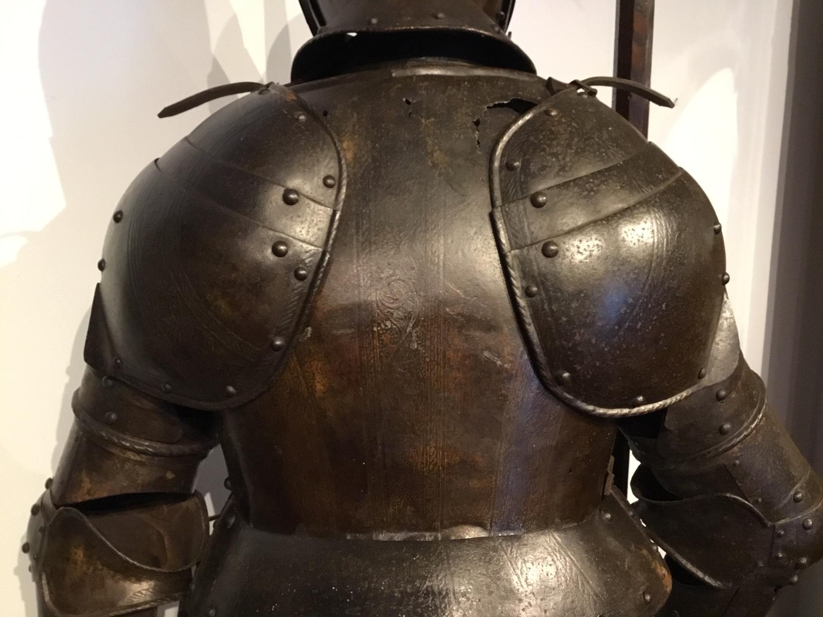 Magnificent Pair of 19th Century Suit of Armour in the 16th Century Style For Sale 14