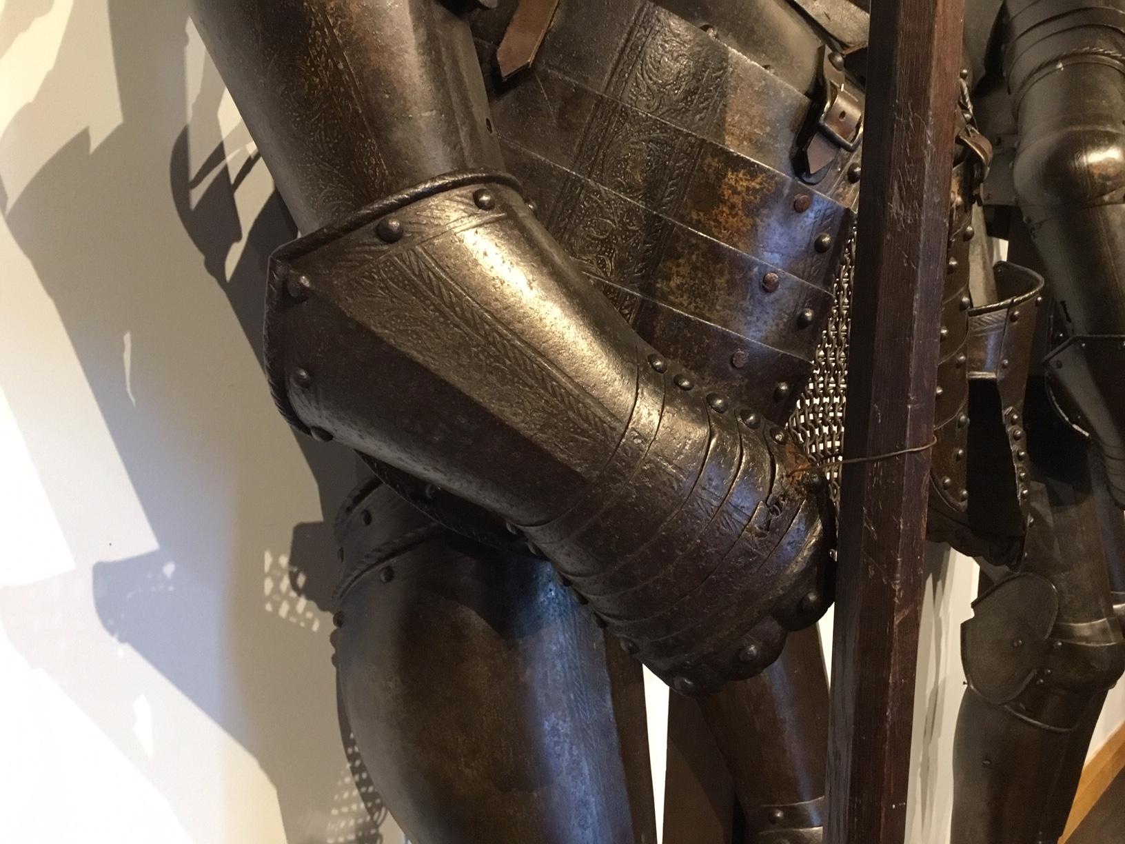 Magnificent Pair of 19th Century Suit of Armour in the 16th Century Style For Sale 2