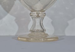 Una magnifica coppia di bottiglie o caraffe decorative