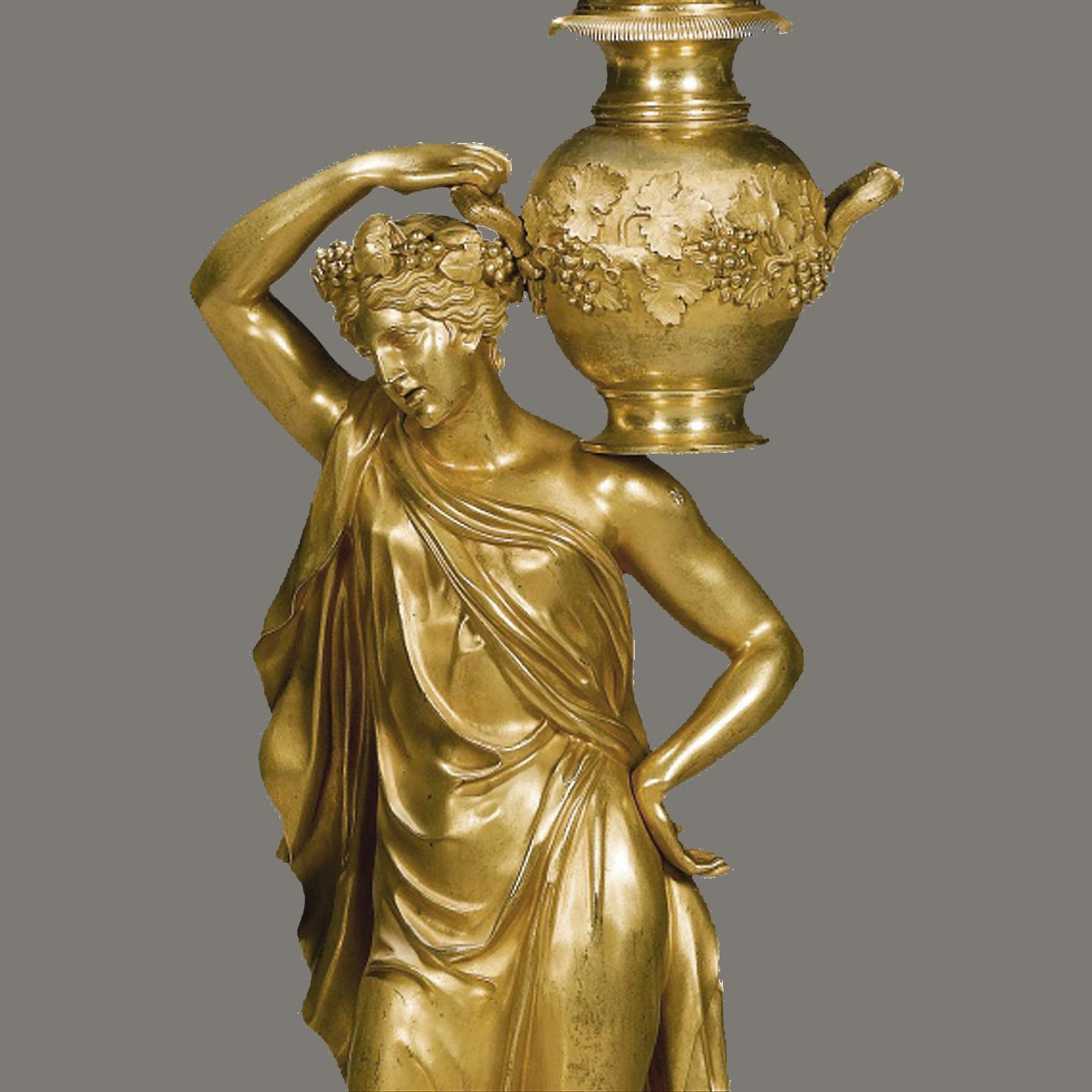 Prächtiges Paar figuraler Empire-Kandelaber aus vergoldeter Bronze, um 1815 (Vergoldet) im Angebot
